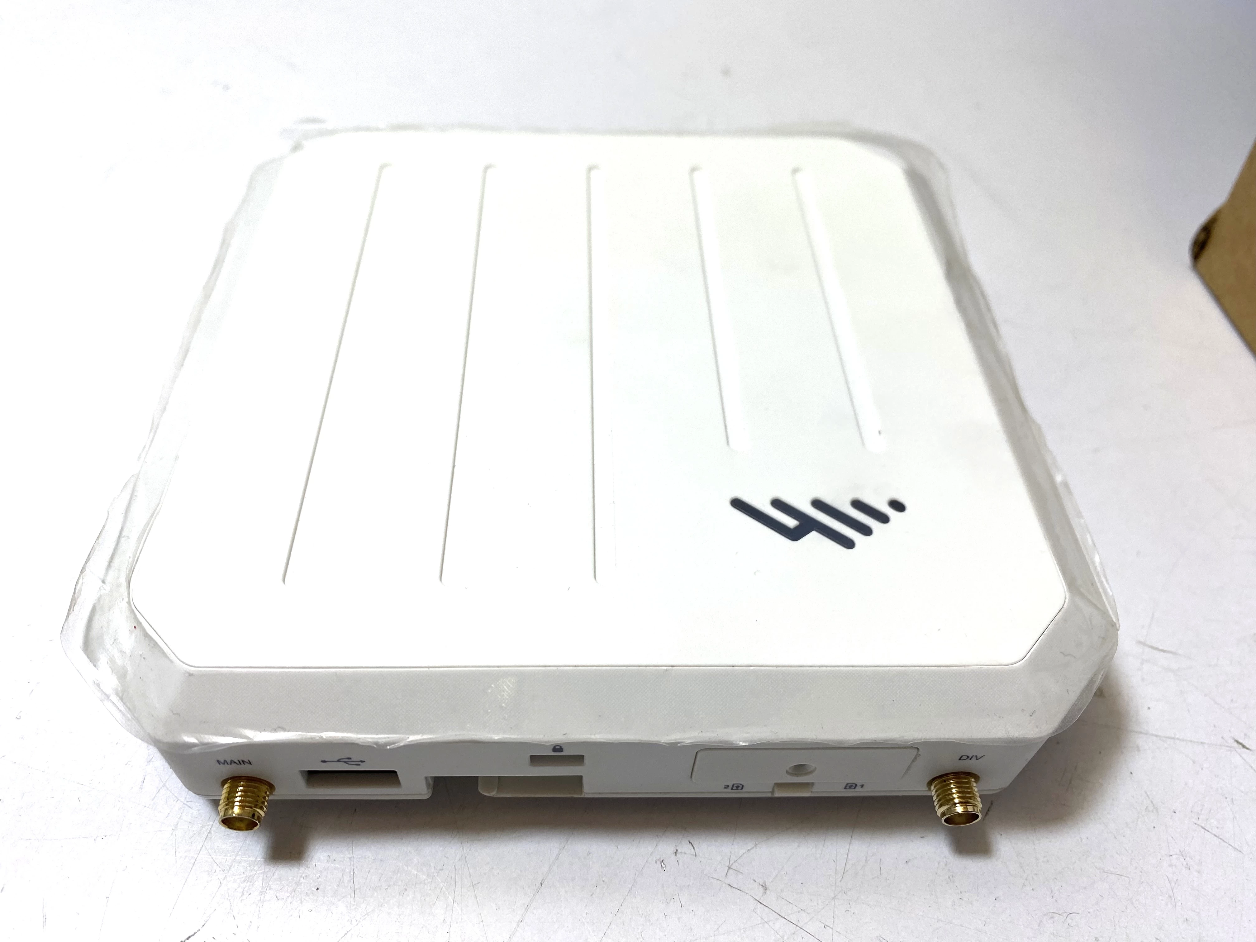 router-na-karte-sim-ericsson-cradlepoint-l950-c7b-lte-router-standard-pracy-bezprzewodowej-4451-131072