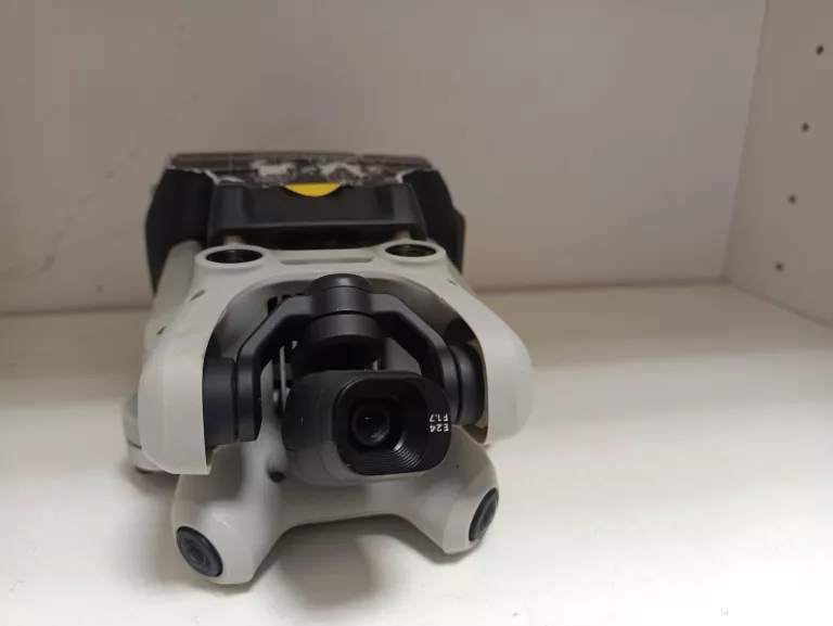 dron-dji-mini-4-pro-rc2-pokrowiec-model-mini-4-pro-fly-more-combo-dji-rc-2