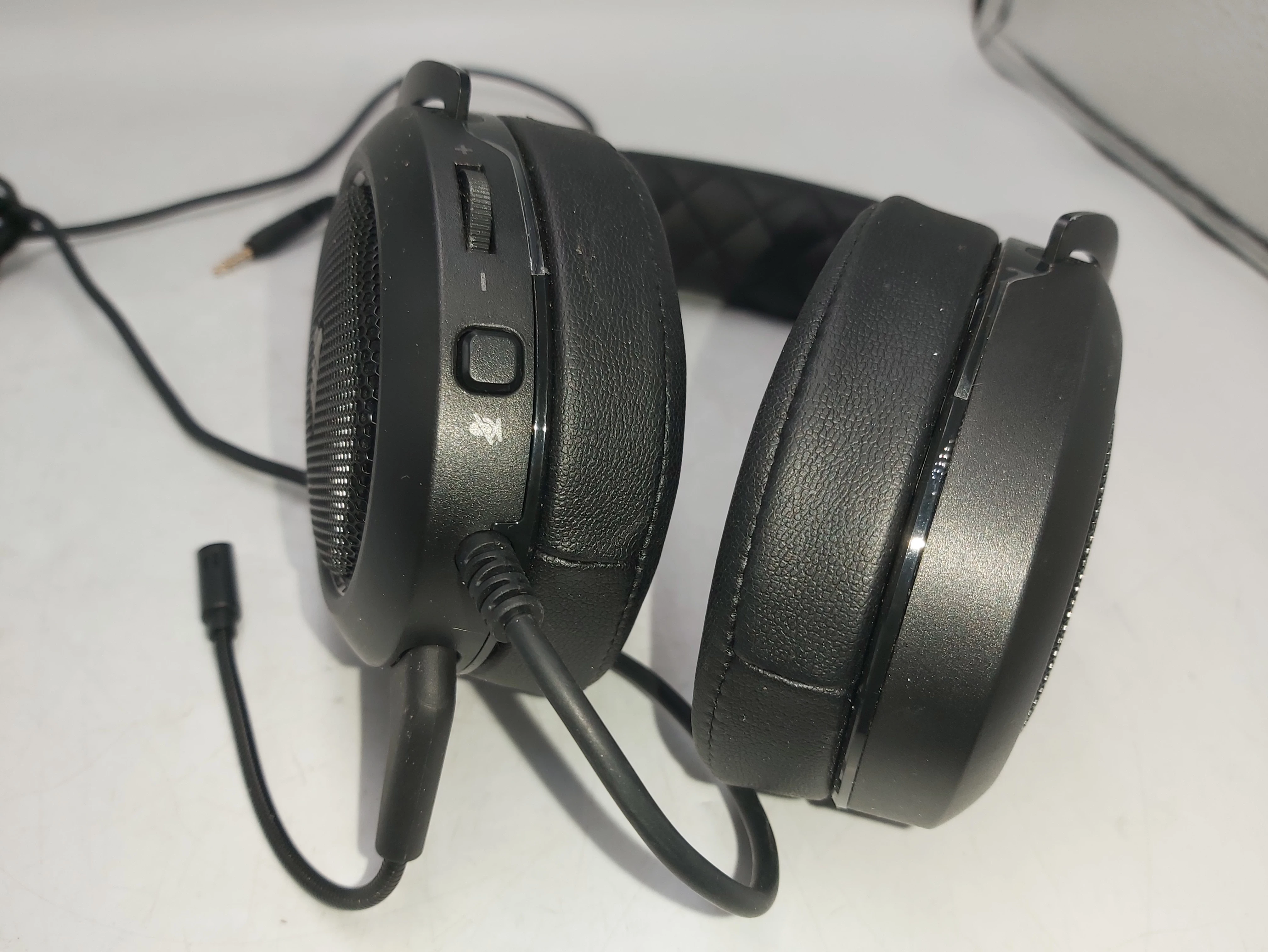 sluchawki-gamingowe-corsair-hs50-stereo-gaming-headset-czarne-kod-producenta-ca-9011216-eu