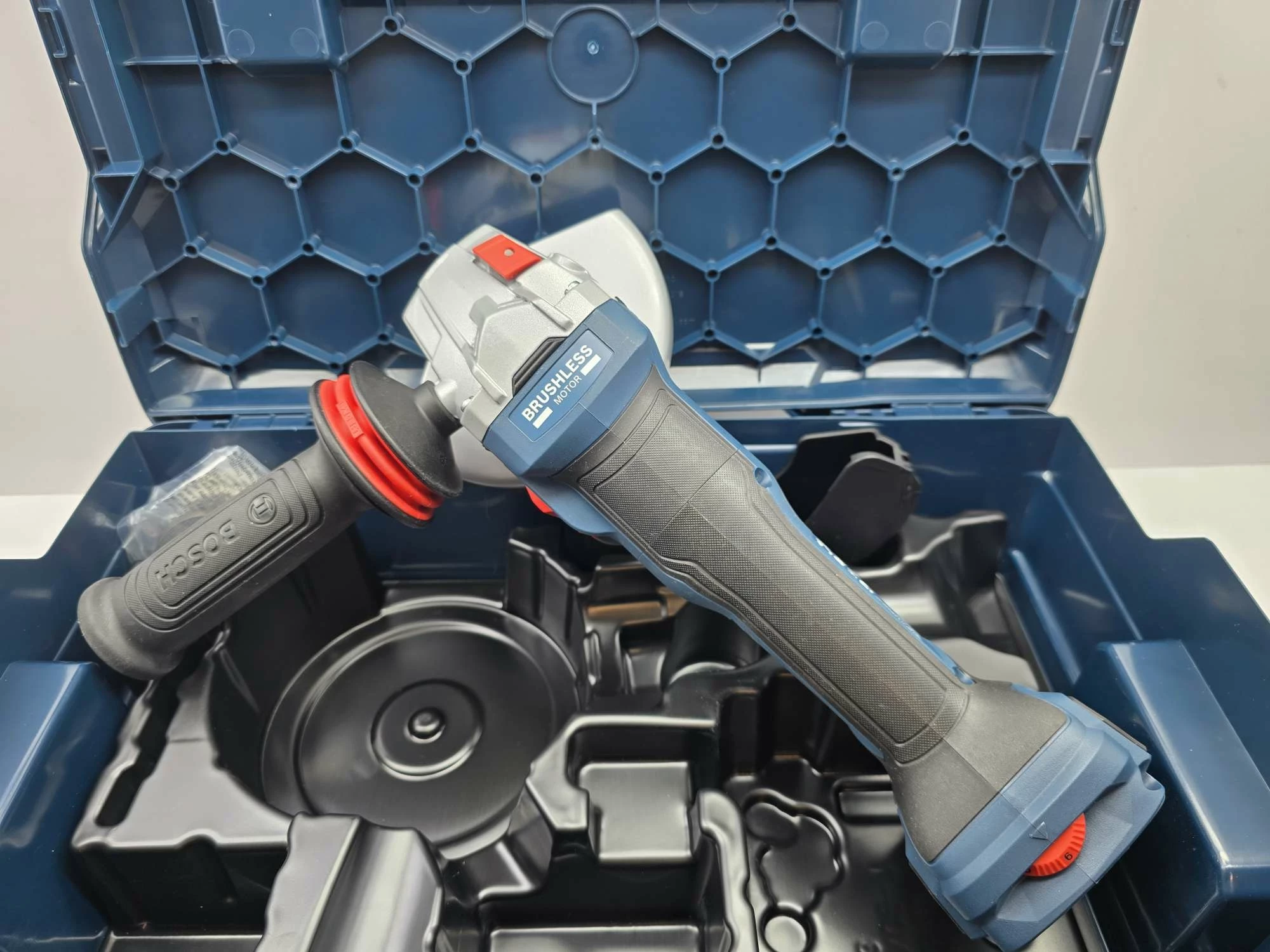 bezszczotkowa-szlifierka-katowa-bosch-125mm-gws-18v-11-s-jak-nowa-zobacz-rodzaj-250123-1798302