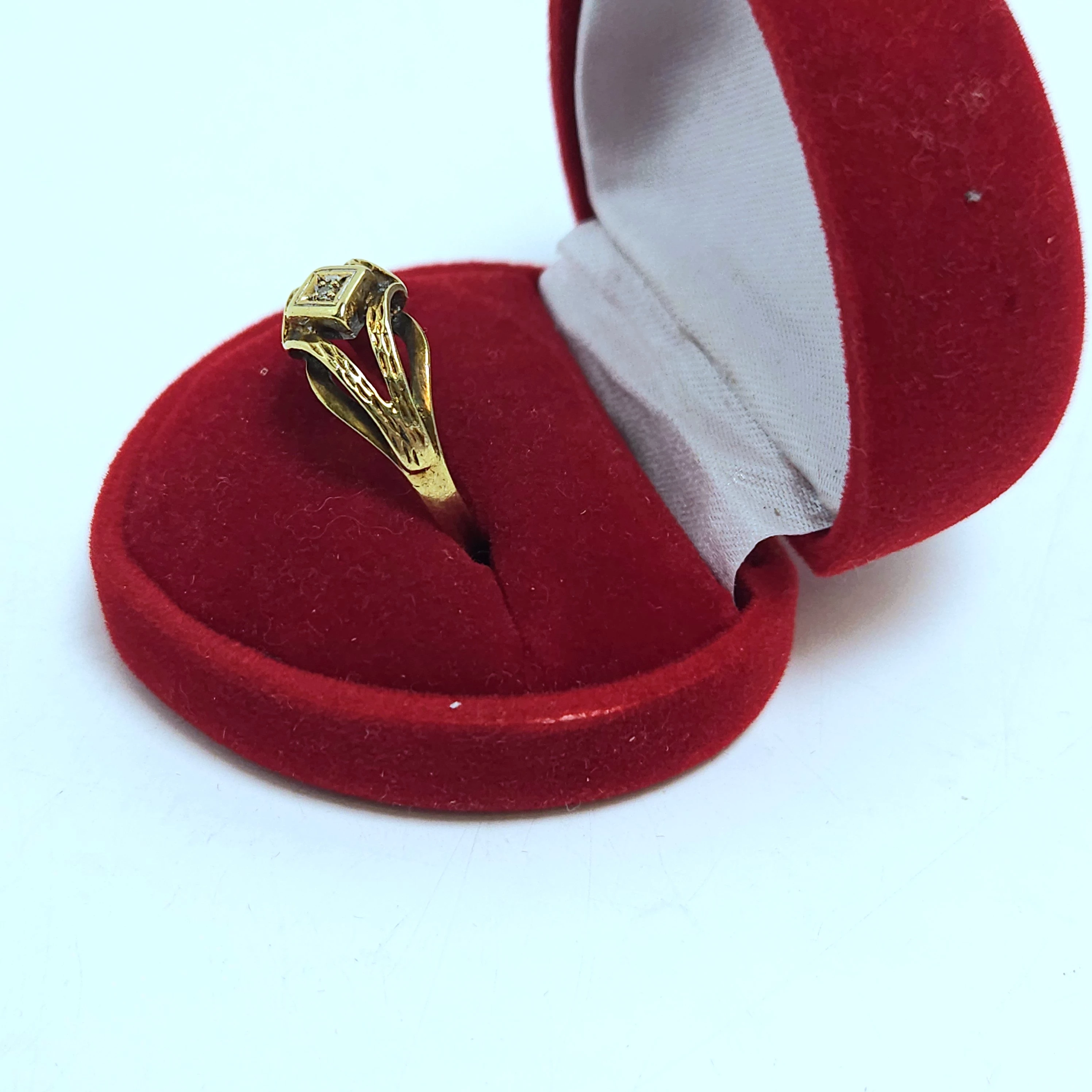 delikatny-zloty-pierscionek-p585-r19-215-g-ean-gtin-5904237033105