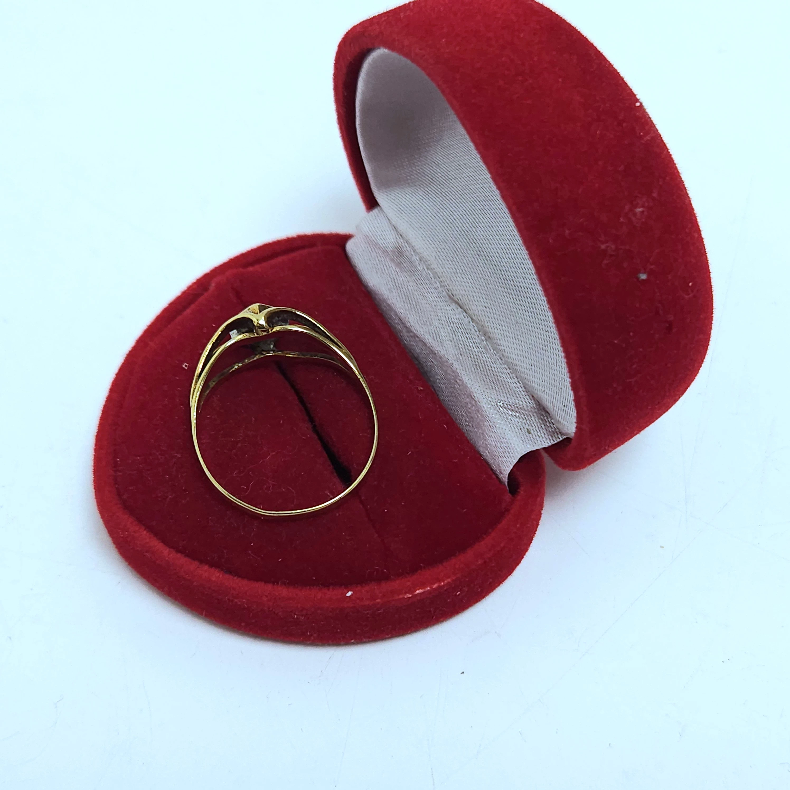 delikatny-zloty-pierscionek-p585-r19-215-g-material-15835-2