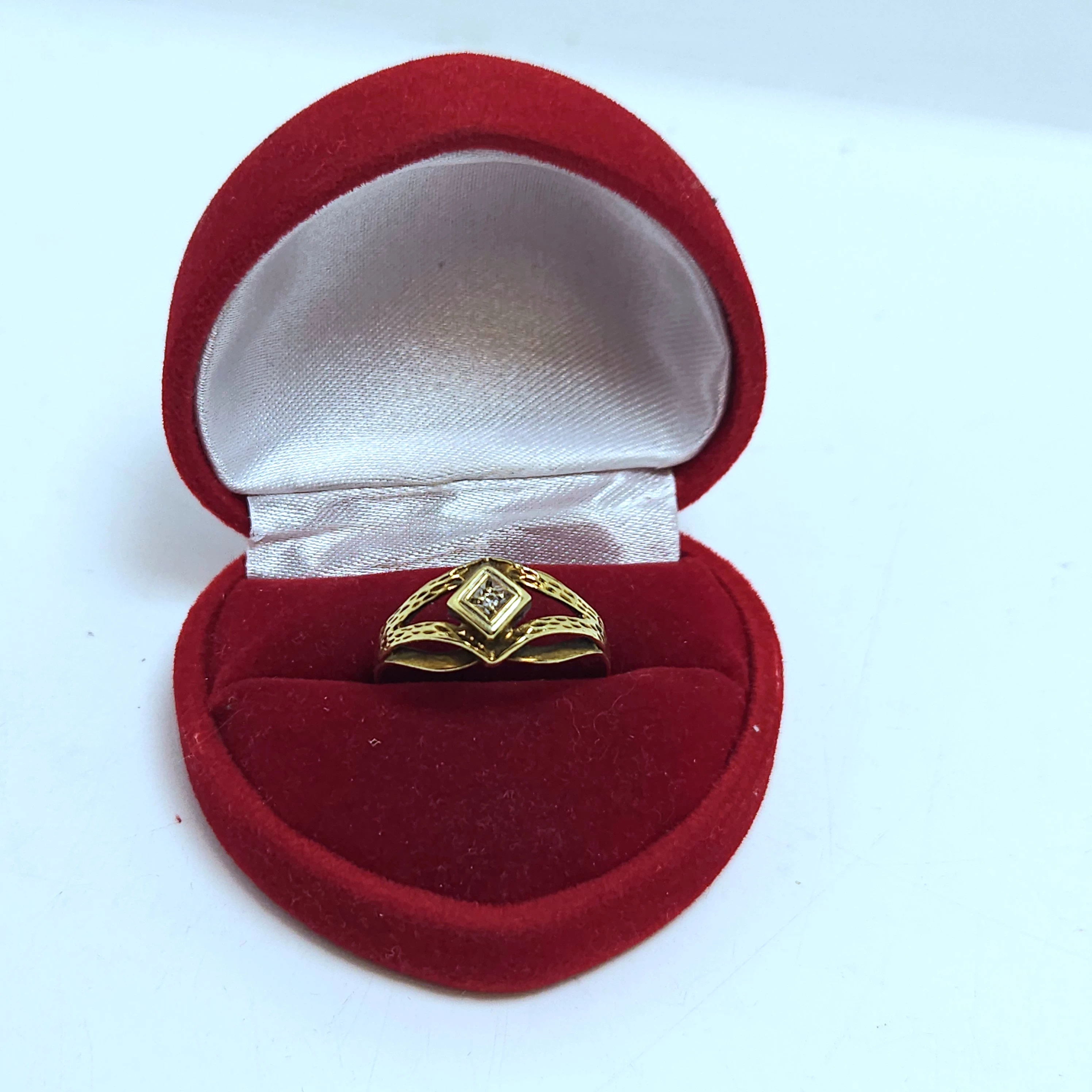 delikatny-zloty-pierscionek-p585-r19-215-g-staromiejska-6-jawor