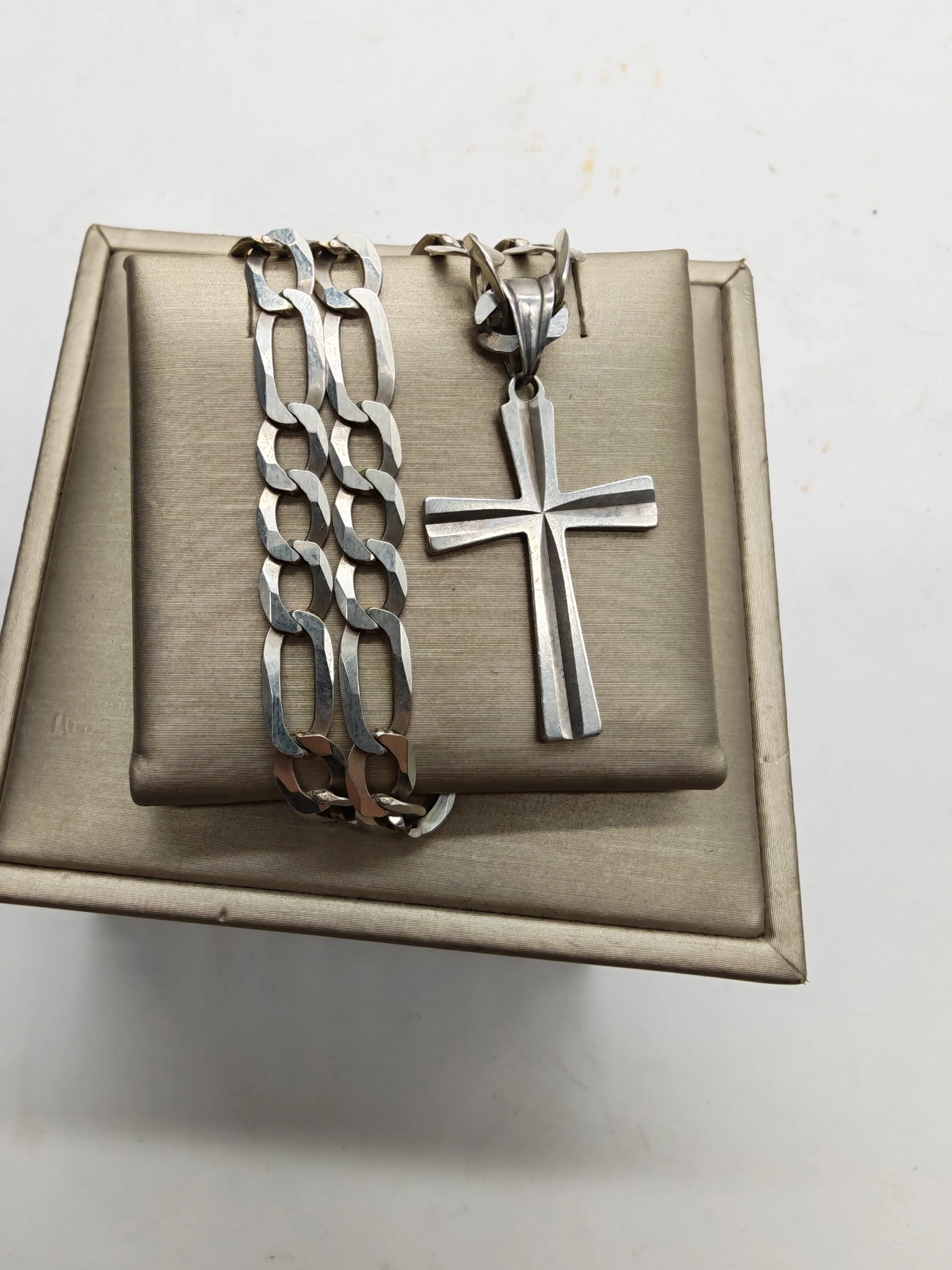 srebro-925-lancuszek-figaro-z-krzyzykiem-waga-1879g-50-cm-glowna-9-walbrzych-sj