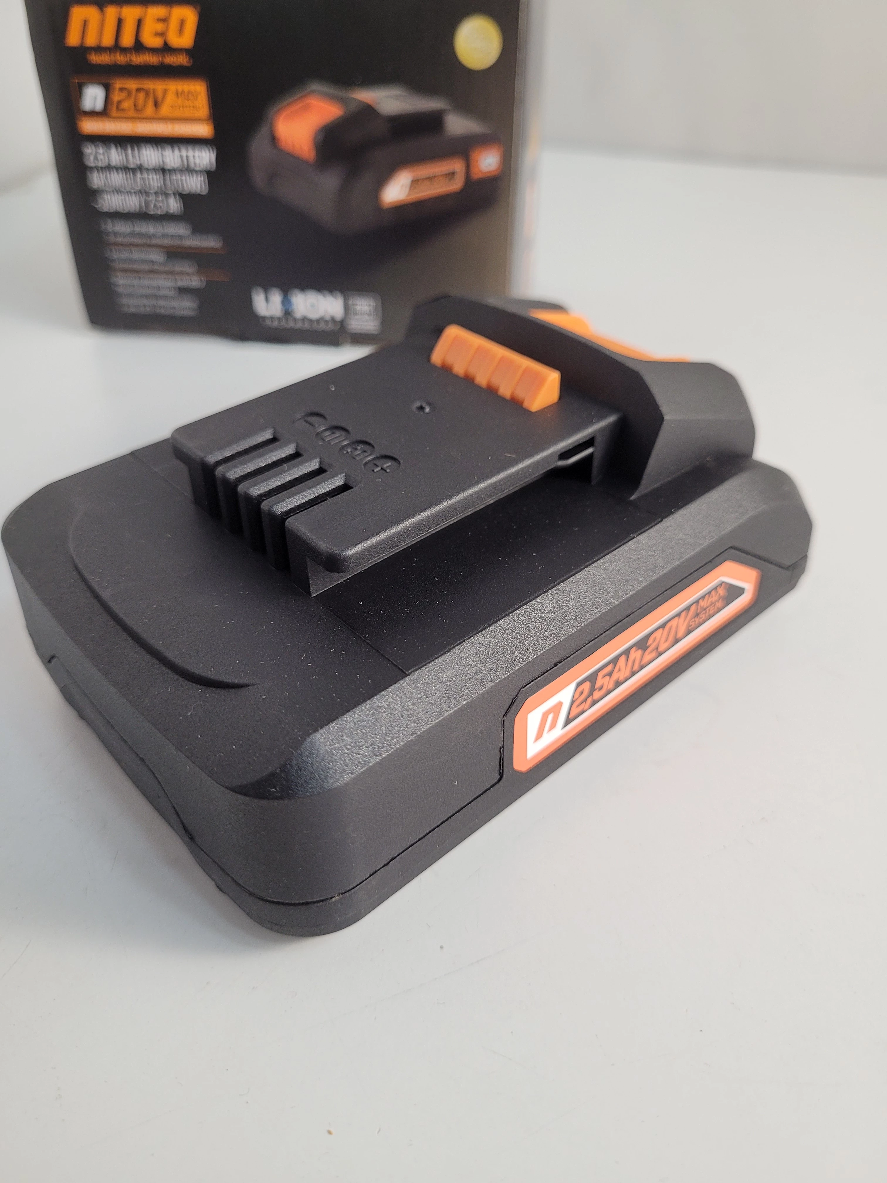 akumulator-li-ion-niteo-20-v-25-ah-stan-11323-2