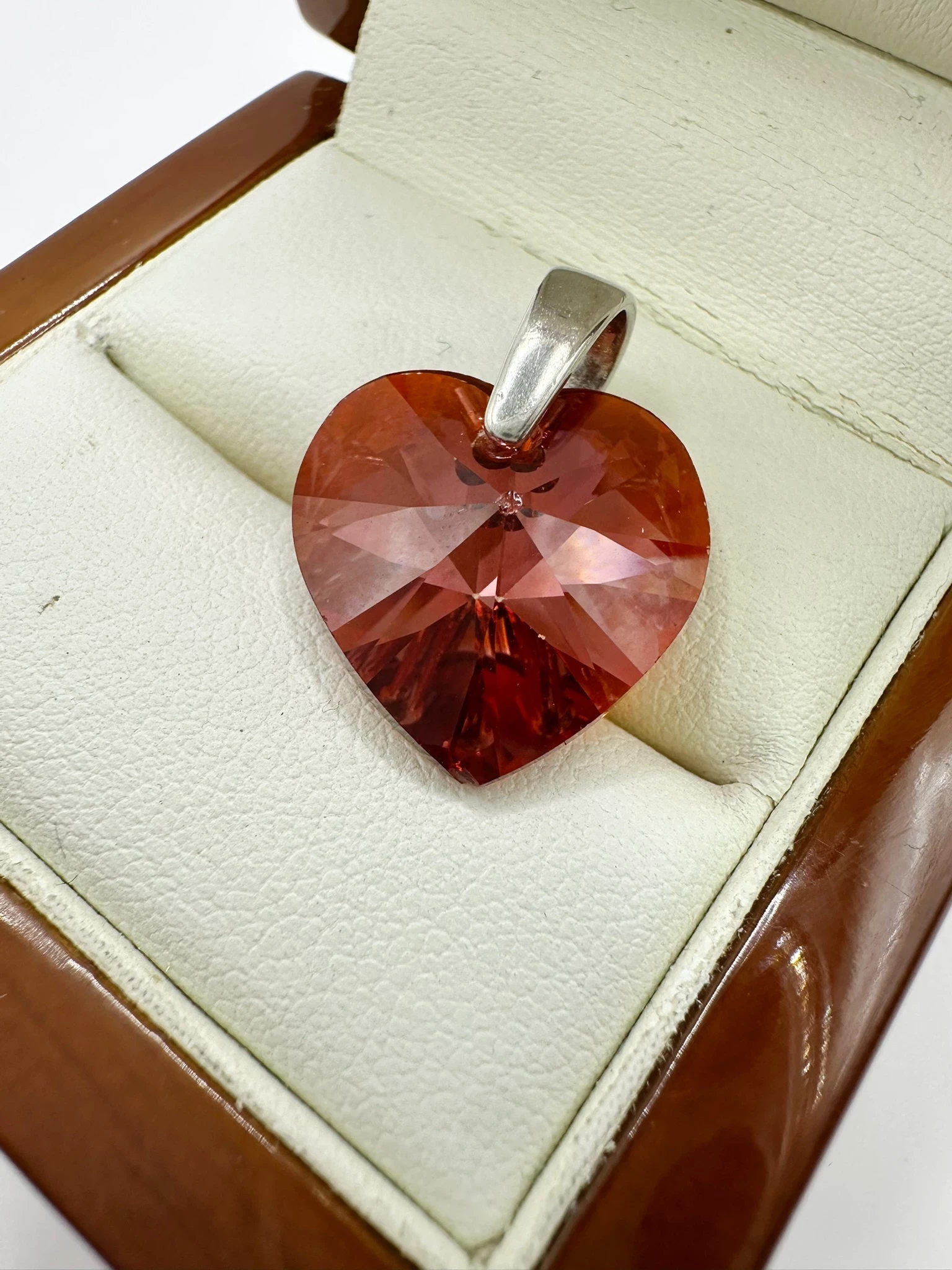 piekna-zawieszka-do-lancuszka-pomaranczowe-serce-srebro-925-niepodleglosci-18-wschowa-kamp