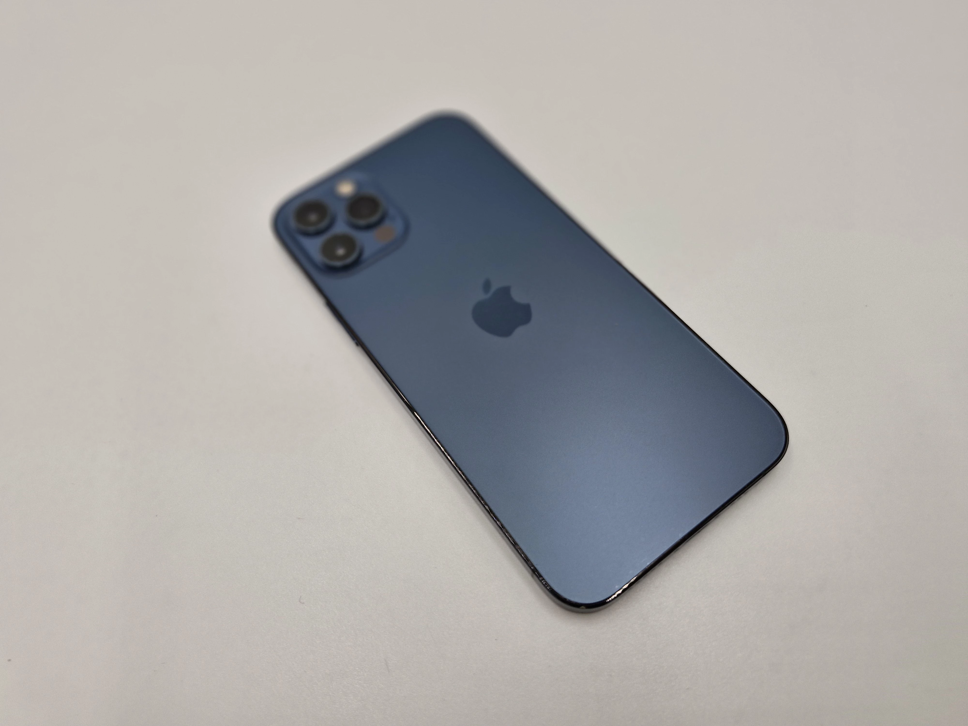 telefon-iphone-12-propudelkokon-76-pamiec-ram-202865-214117