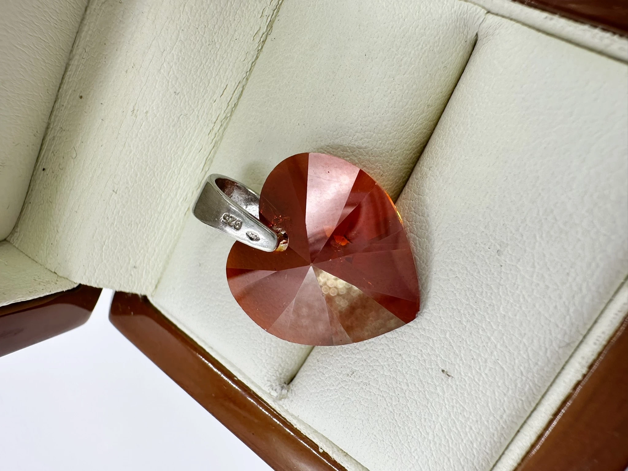 piekna-zawieszka-do-lancuszka-pomaranczowe-serce-srebro-925-kamien-17088-128