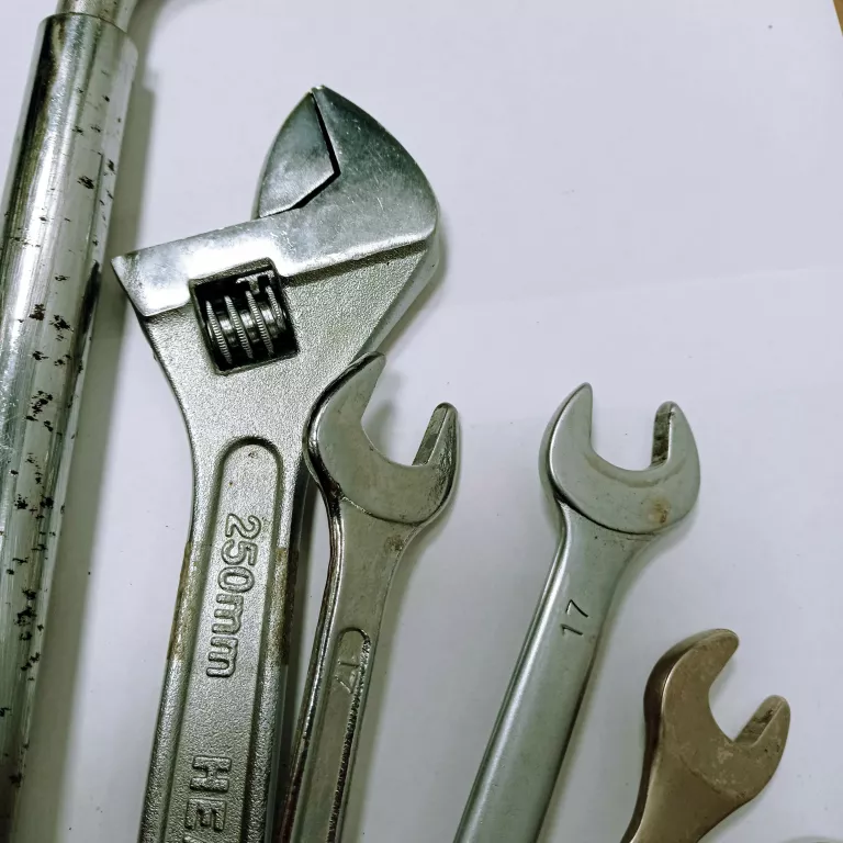 zestaw-kluczy-plaskich-klucz-do-kol-stan-11323-2