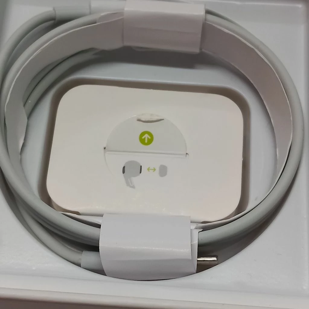 sluchawki-airpods-pro-2gen-opis-kod-producenta-mtjv3ama