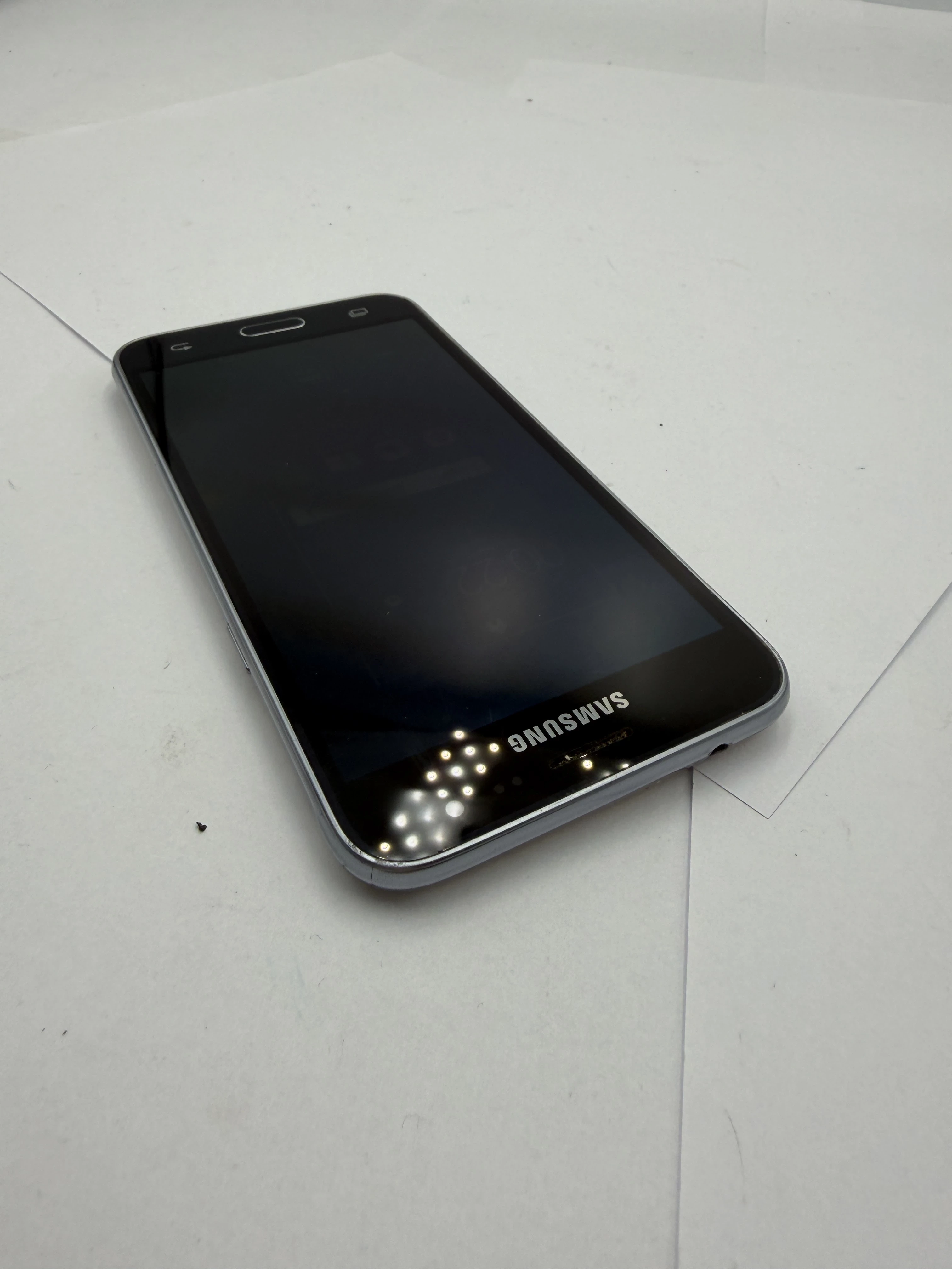 telefon-samsung-galaxy-j3-2016-sm-j320fn-8gb-przekatna-ekranu-500