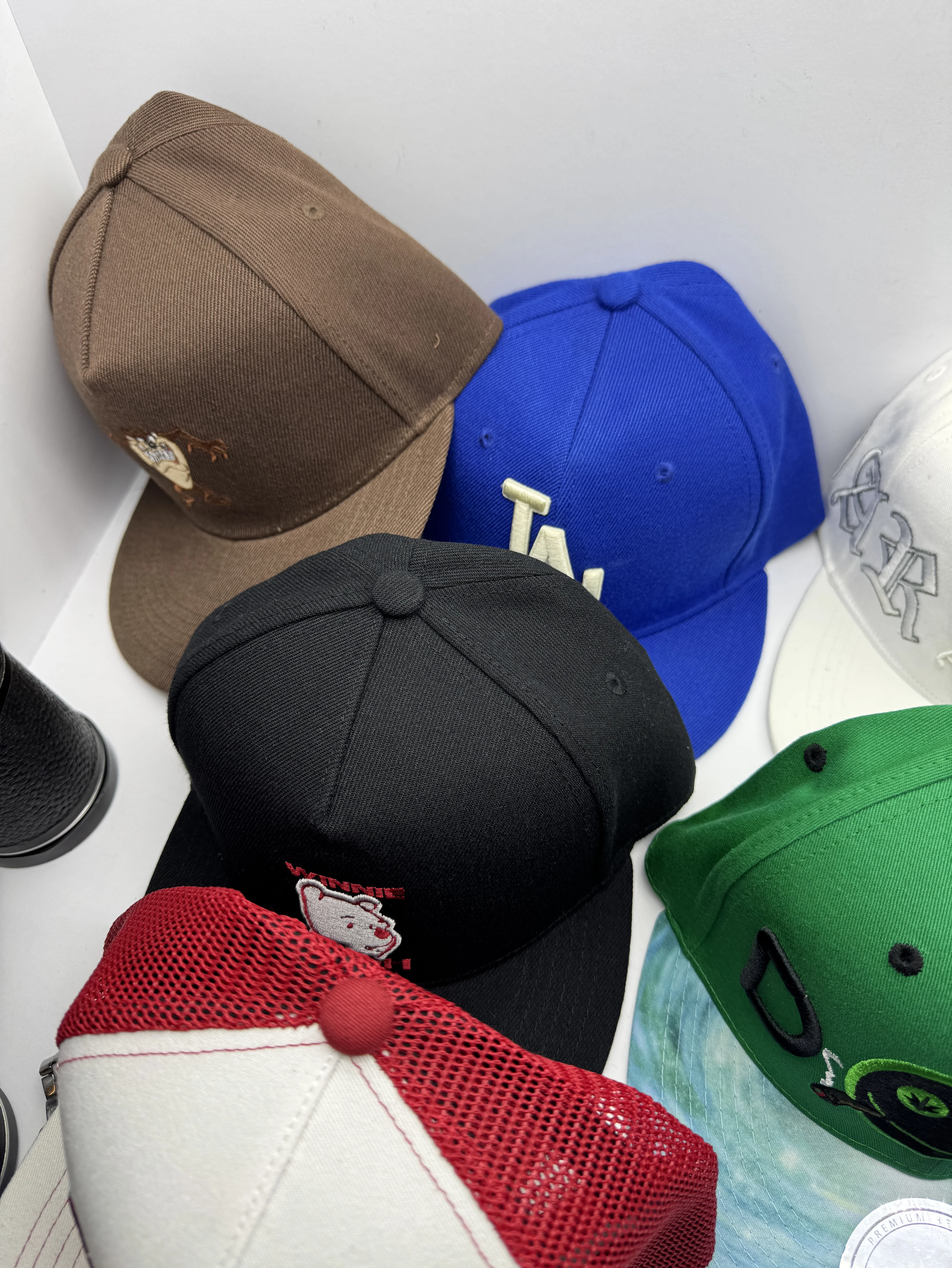 czapki-z-daszkiem-kolor-mix-ean-gtin-1234567890