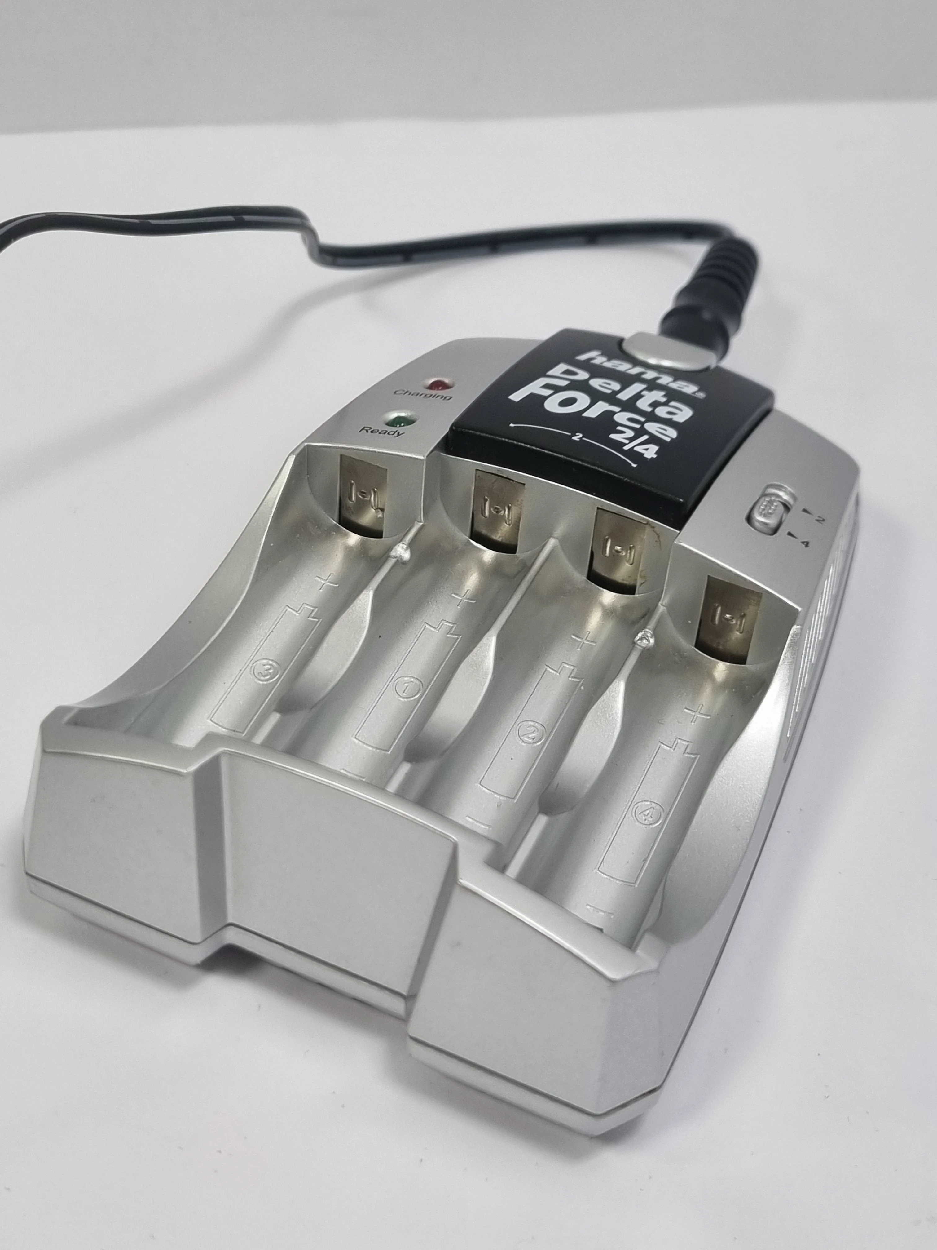 ladowarka-hama-delta-force-na-2-lub-4-akumulatory-armii-krajowej-12-pyskowice