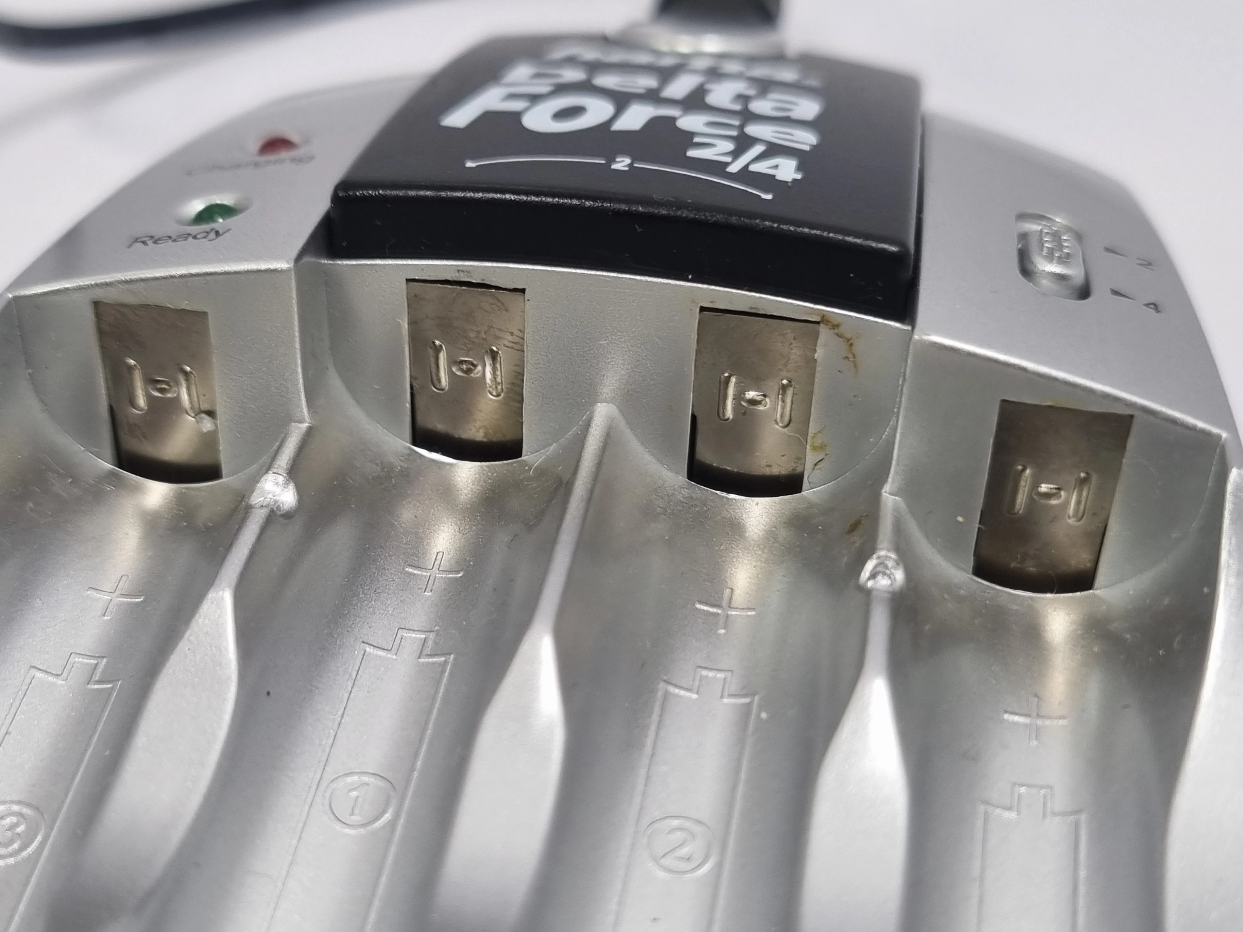 ladowarka-hama-delta-force-na-2-lub-4-akumulatory-ean-gtin-4007249870049