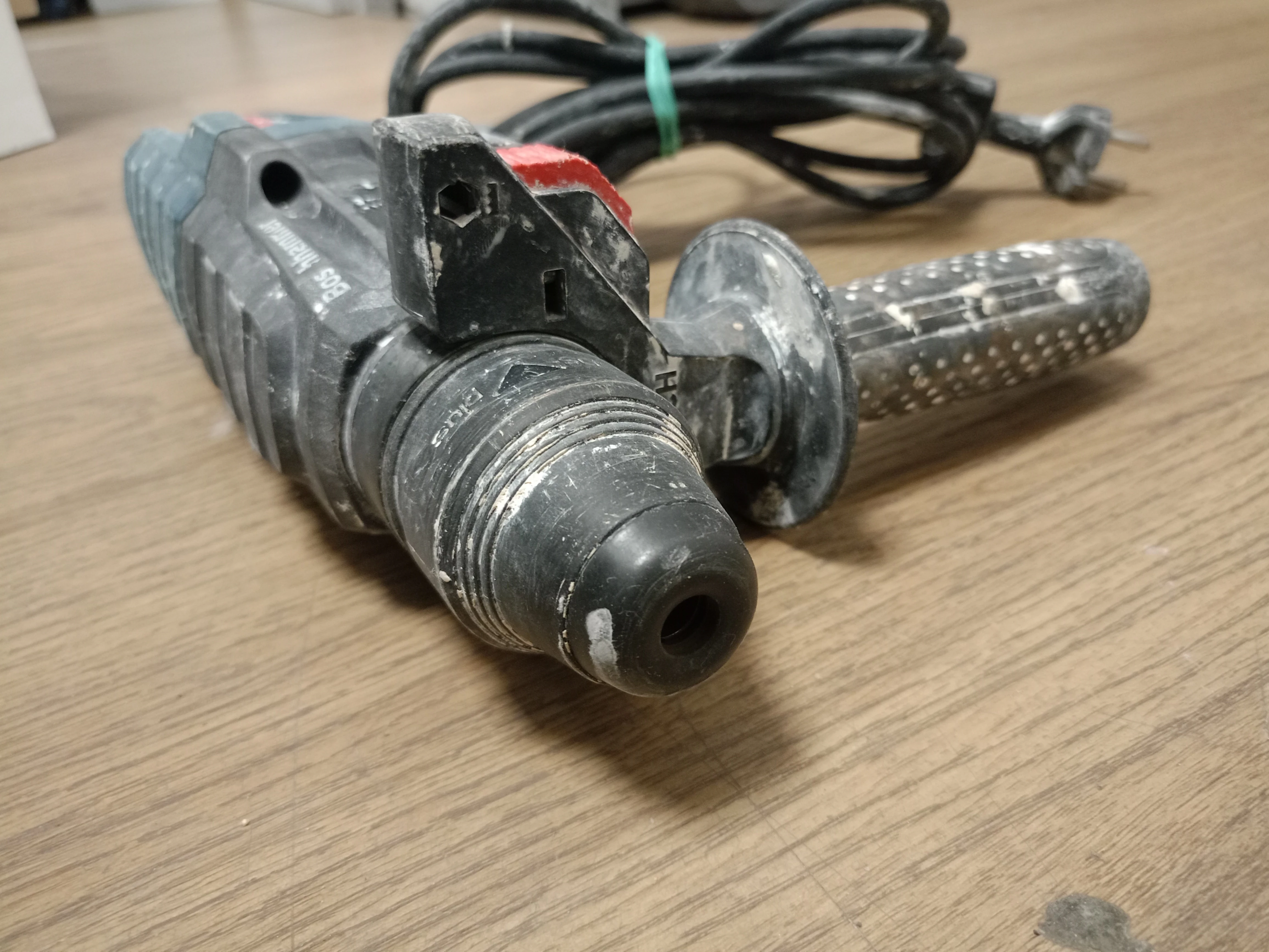 mlotowiertarka-bosch-gbh-240-walizka-maksymalna-moc-42000