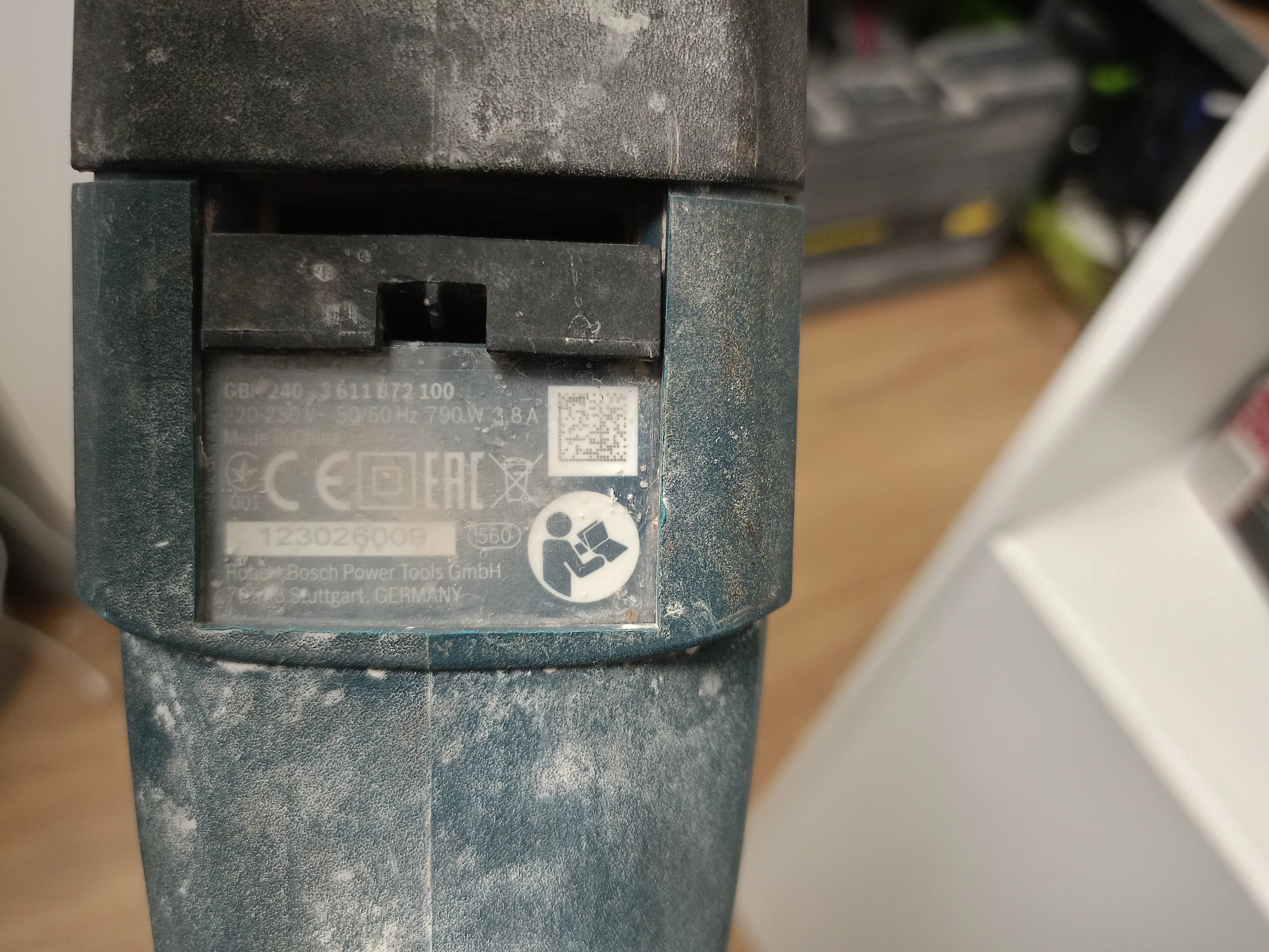 mlotowiertarka-bosch-gbh-240-walizka-predkosc-obrotowa-1100