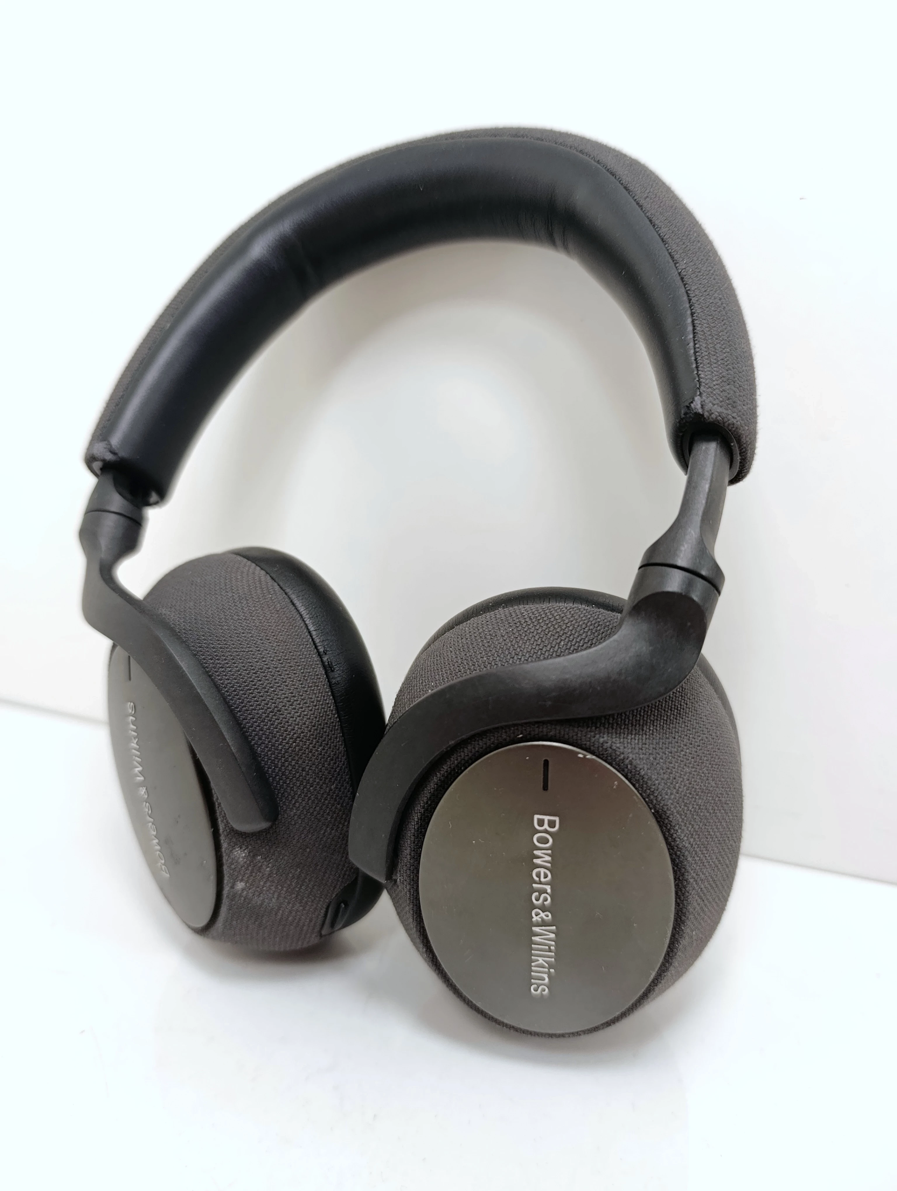 bowers-wilkins-px7-sluchawki-bezprzewodowe-wokoluszne-aleje-jerozolimskie-33-warszawa-boonum