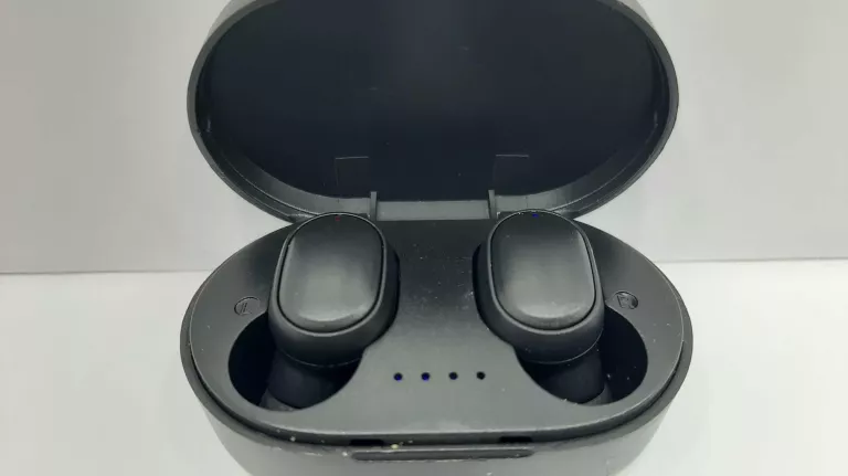 sluchawki-douszne-tws-etui-batalionow-3a-plock