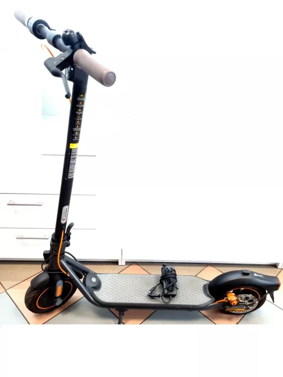 hulajnoga-segway-ninebot-kickscooter-f40d-ii-40km-350w-10-ladowarka-pucka-4-wejherowo-harbor
