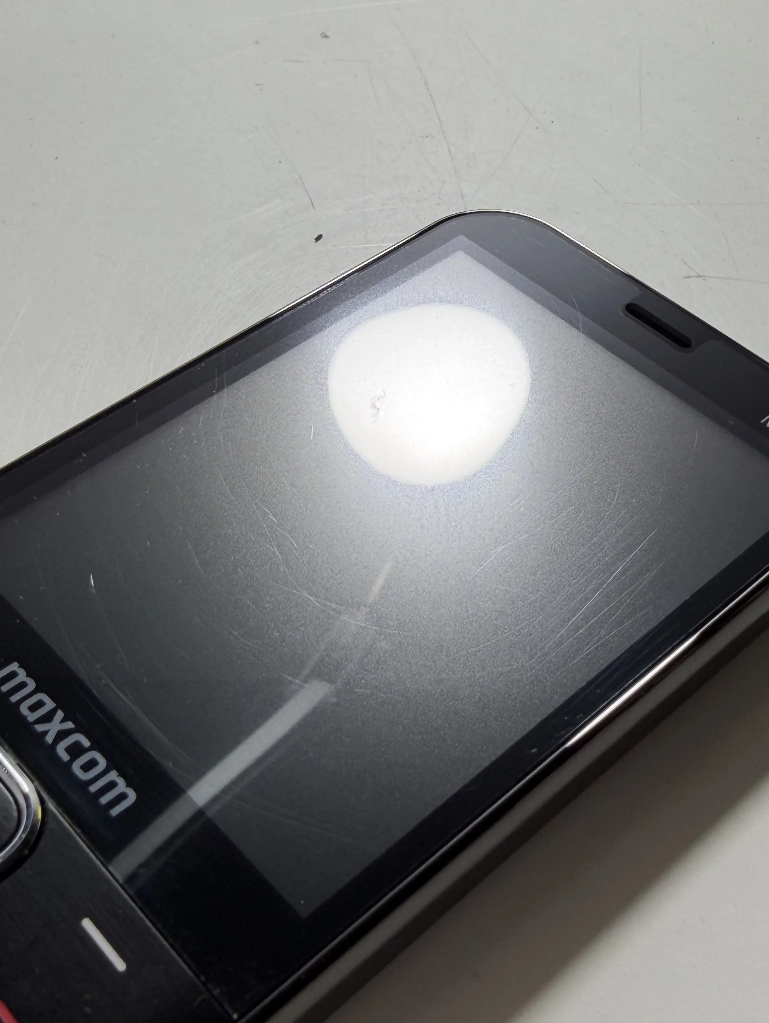 telefon-maxcom-mm334-przekatna-ekranu-32