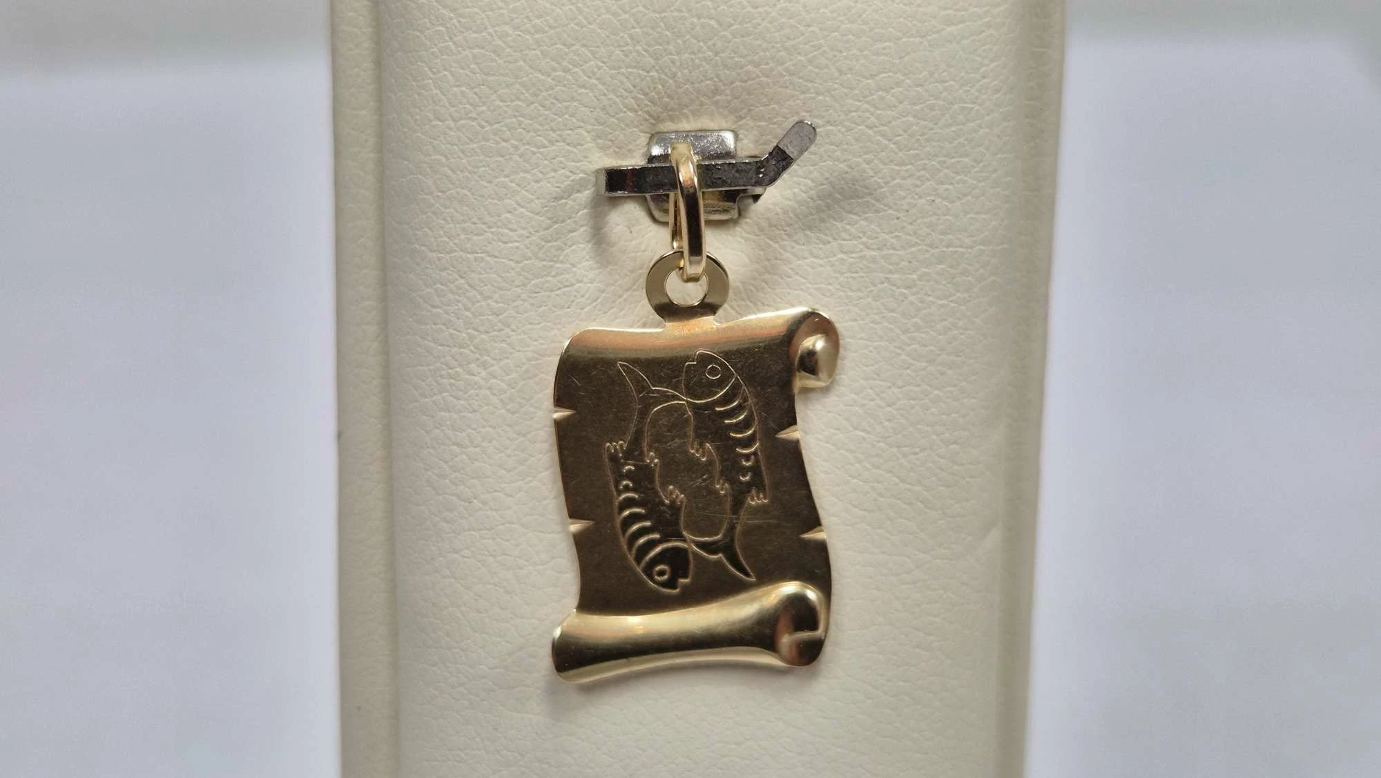 zlota-zawieszka-znak-zodiaku-ryby-585-097g-kamien-17088-524288