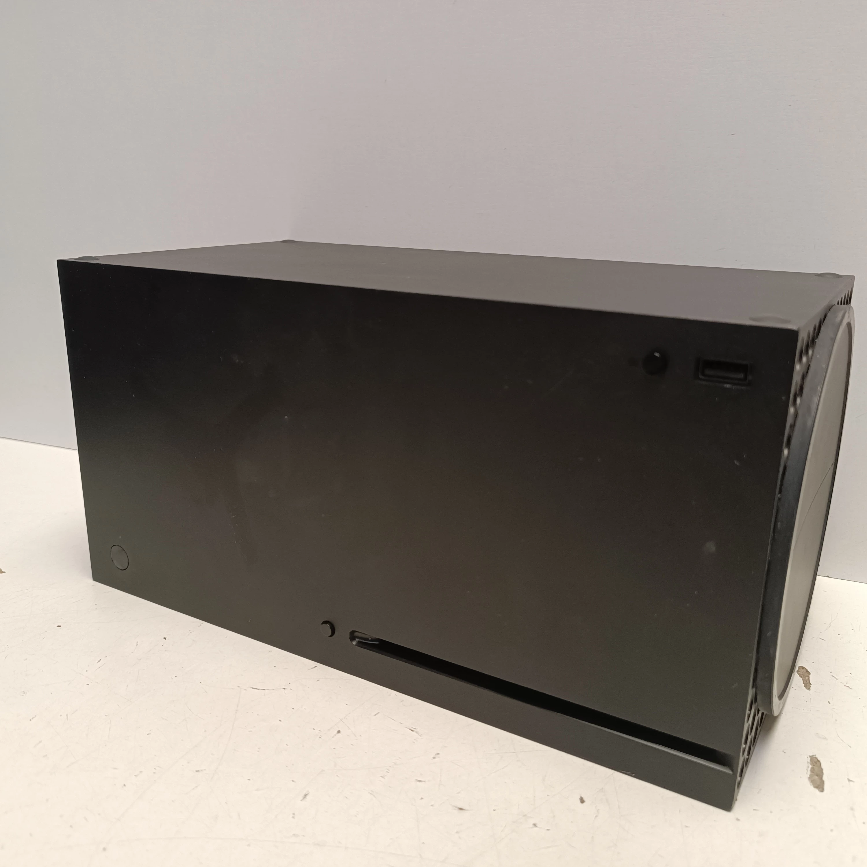 konsola-microsoft-xbox-series-x-1882-stan-11323-2