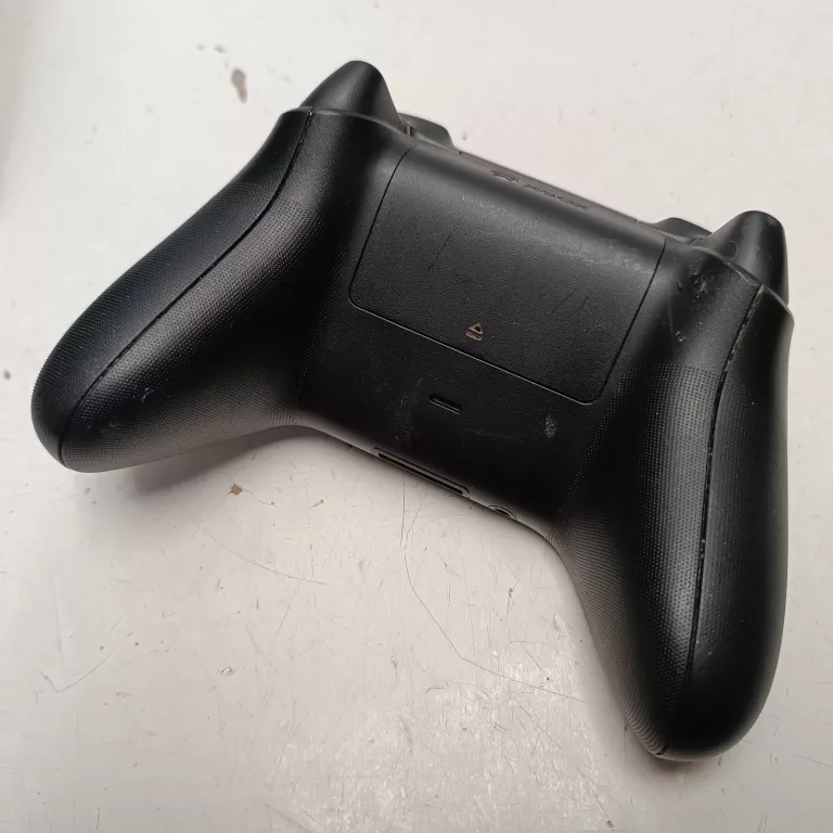 konsola-microsoft-xbox-series-x-1882-kod-producenta-1882