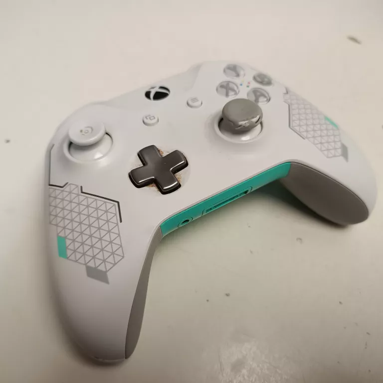 konsola-xbox-one-s-1681-wersja-konsoli-130591-2