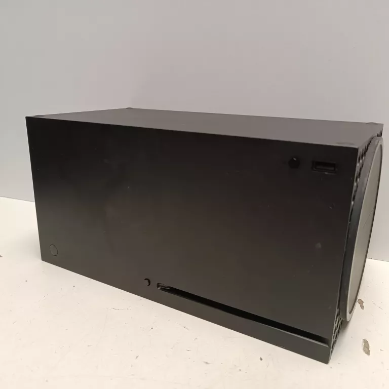 konsola-microsoft-xbox-series-x-1882-stan-11323-2