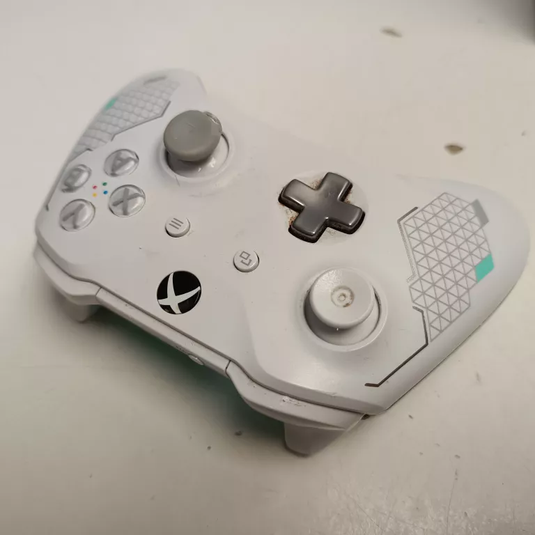 konsola-xbox-one-s-1681-stan-11323-2