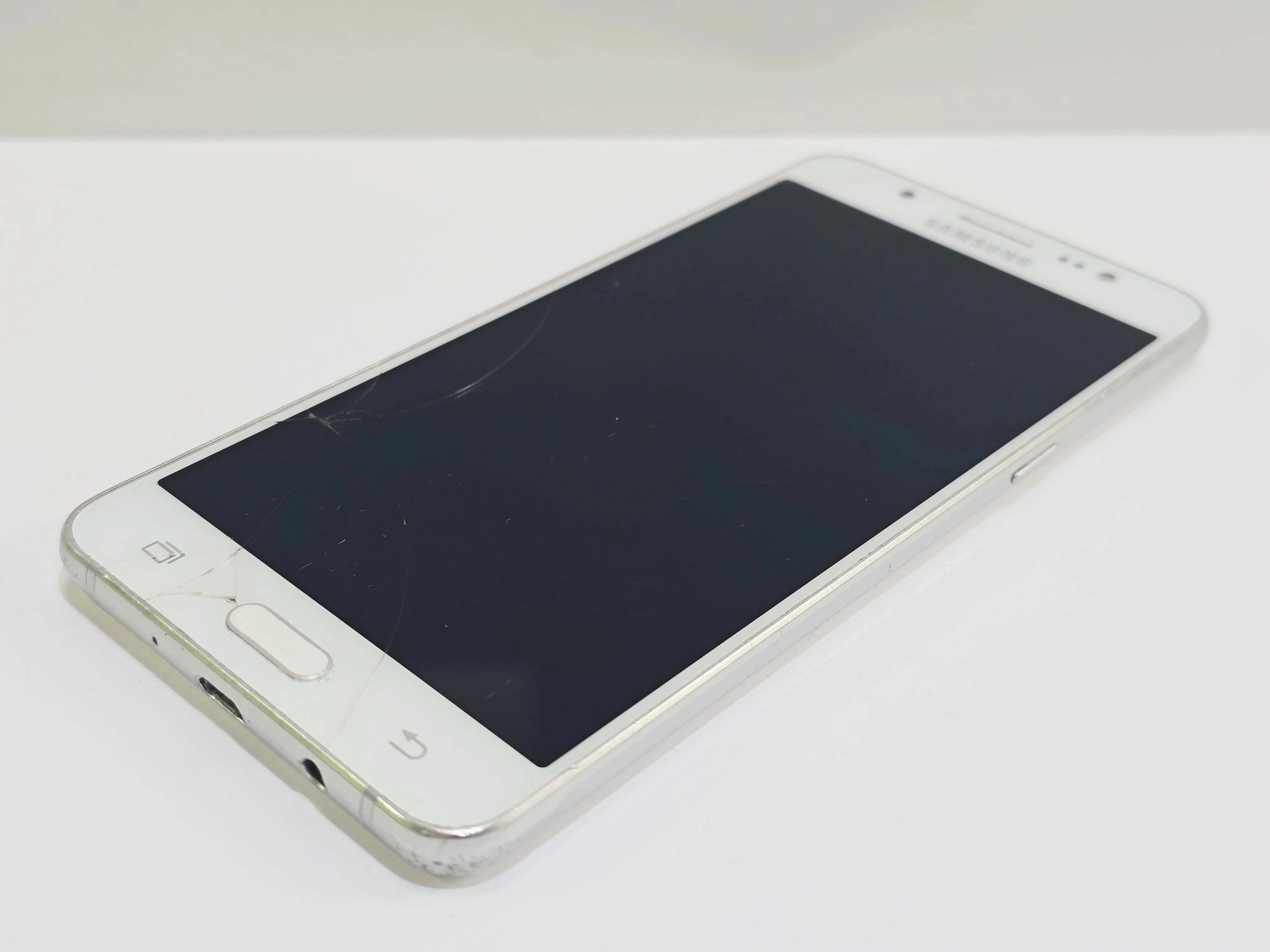 telefon-samsung-j5-18gb-zbity-ean-gtin-8806085445772