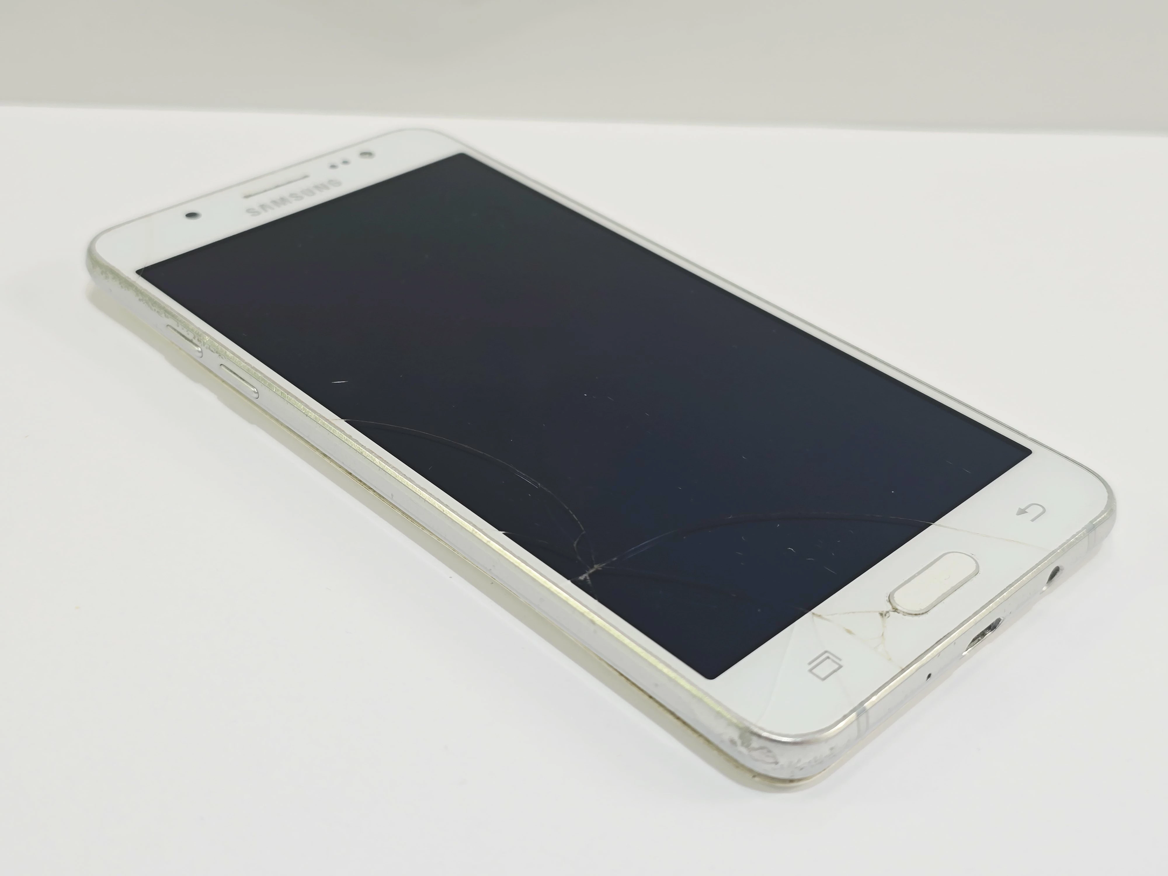 telefon-samsung-j5-18gb-zbity-typ-202685-212929