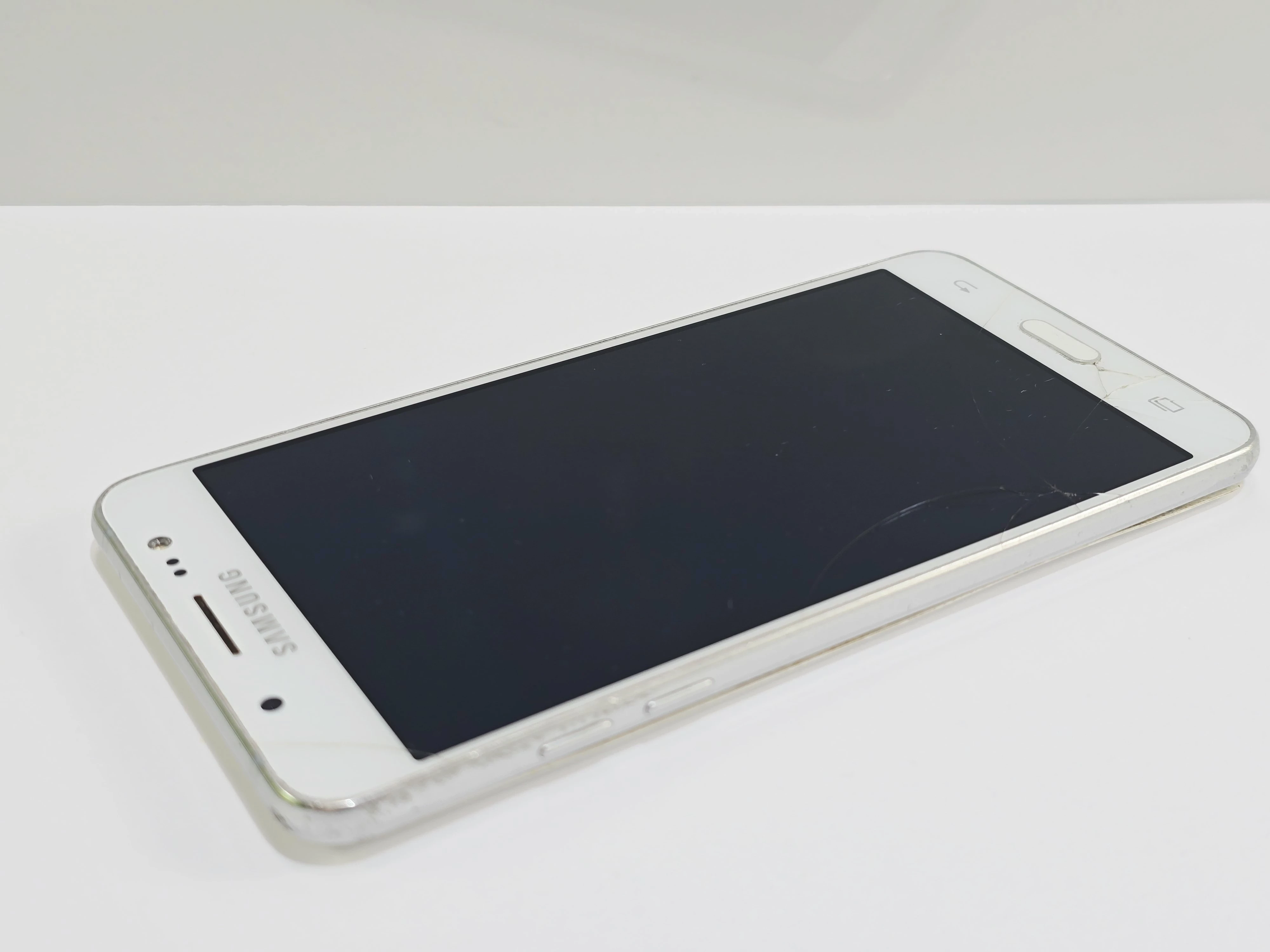 telefon-samsung-j5-18gb-zbity-kod-producenta-sm-j500fzwdxeo