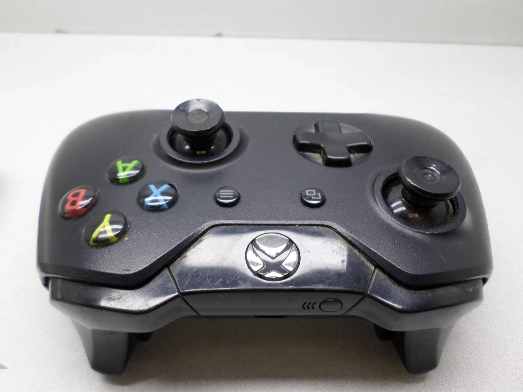 konsola-xbox-one-2-pady-kolor-249512-1647413