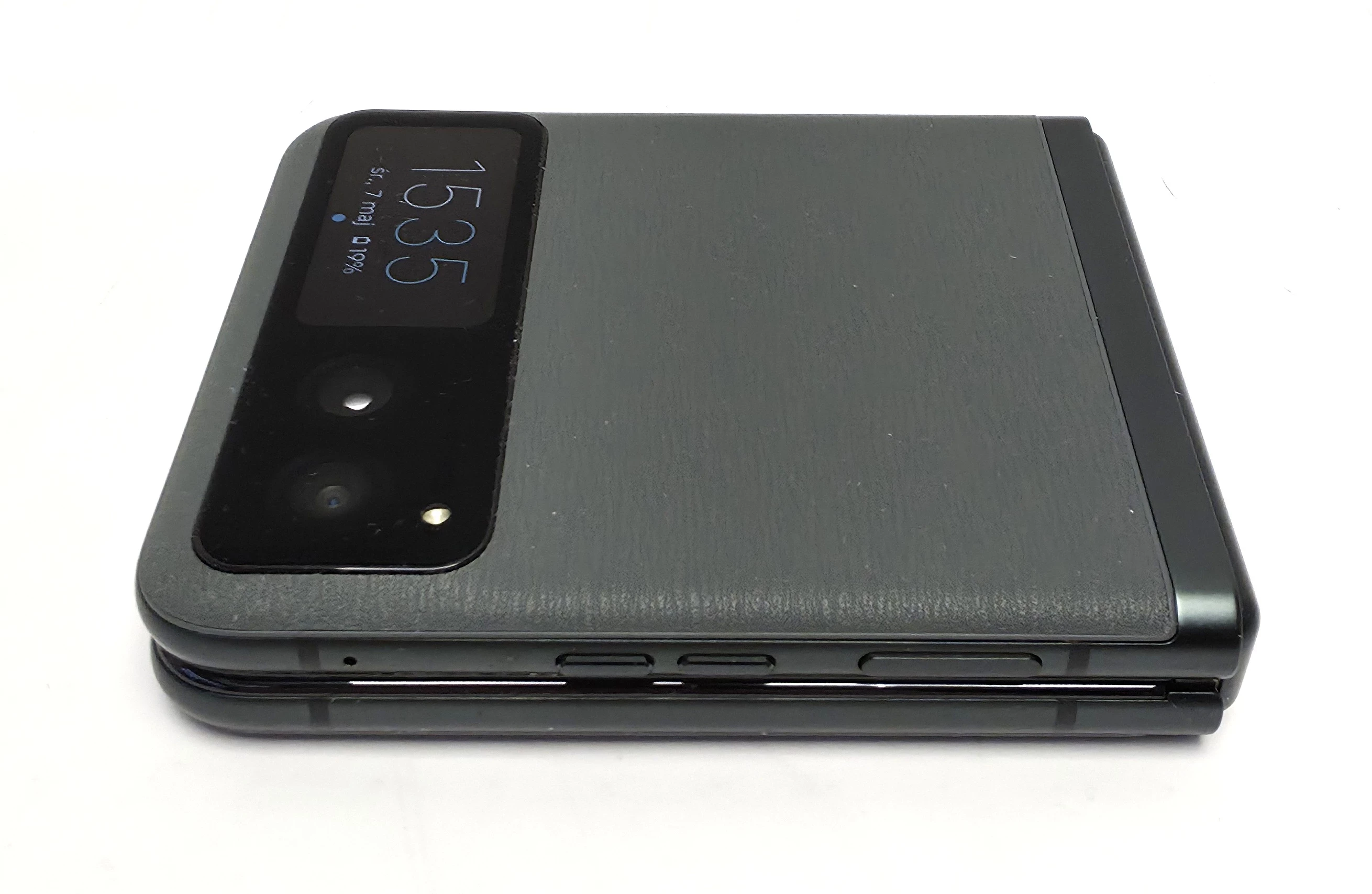 telefon-motorola-razr-40-8256gb-opis-ean-gtin-840023246357