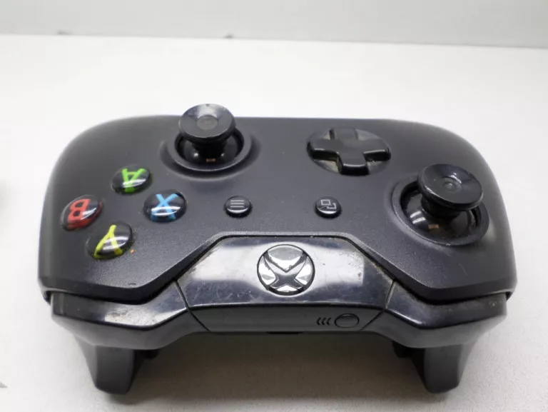 konsola-xbox-one-2-pady-kolor-249512-1647413