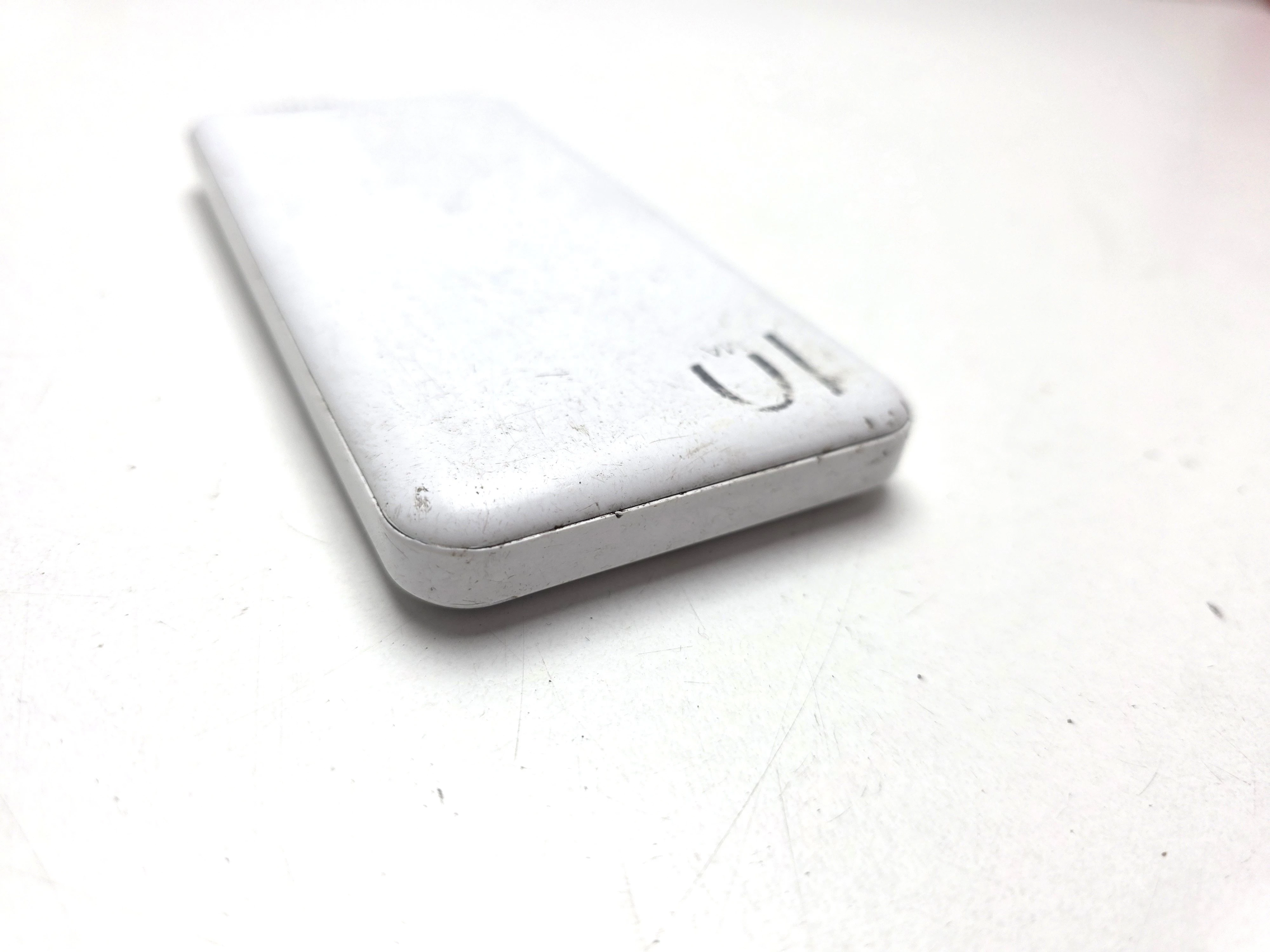 powerbank-grundig-10-000-mah-stan-11323-2