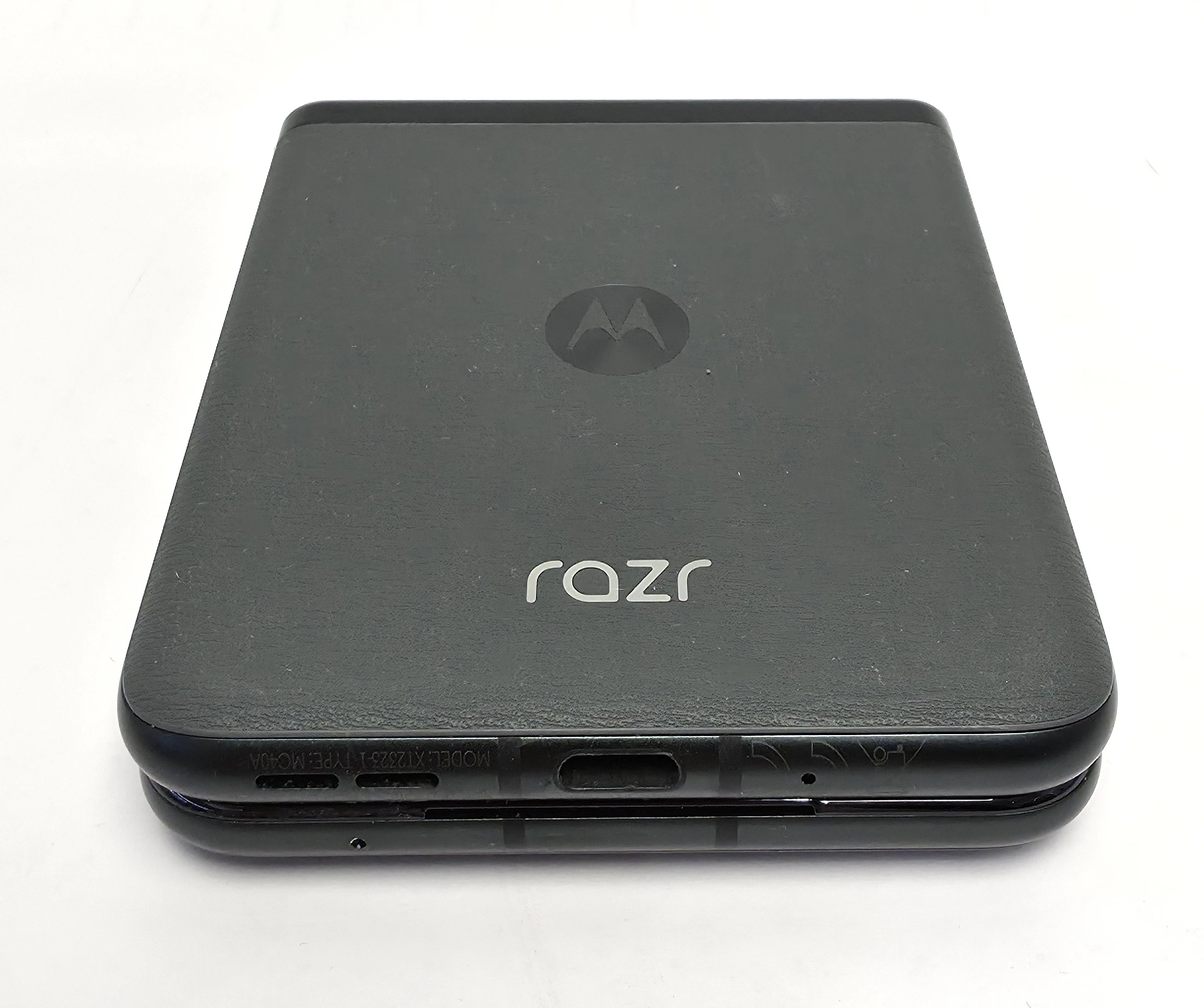 telefon-motorola-razr-40-8256gb-opis-kod-producenta-paya0004pl