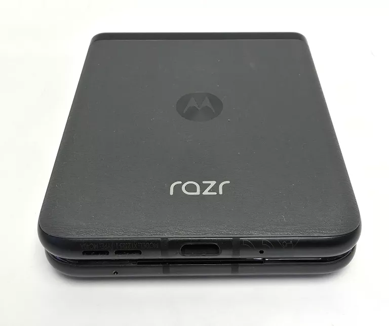 telefon-motorola-razr-40-8256gb-opis-kod-producenta-paya0004pl