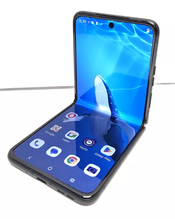 telefon-motorola-razr-40-8256gb-opis-przekatna-ekranu-690