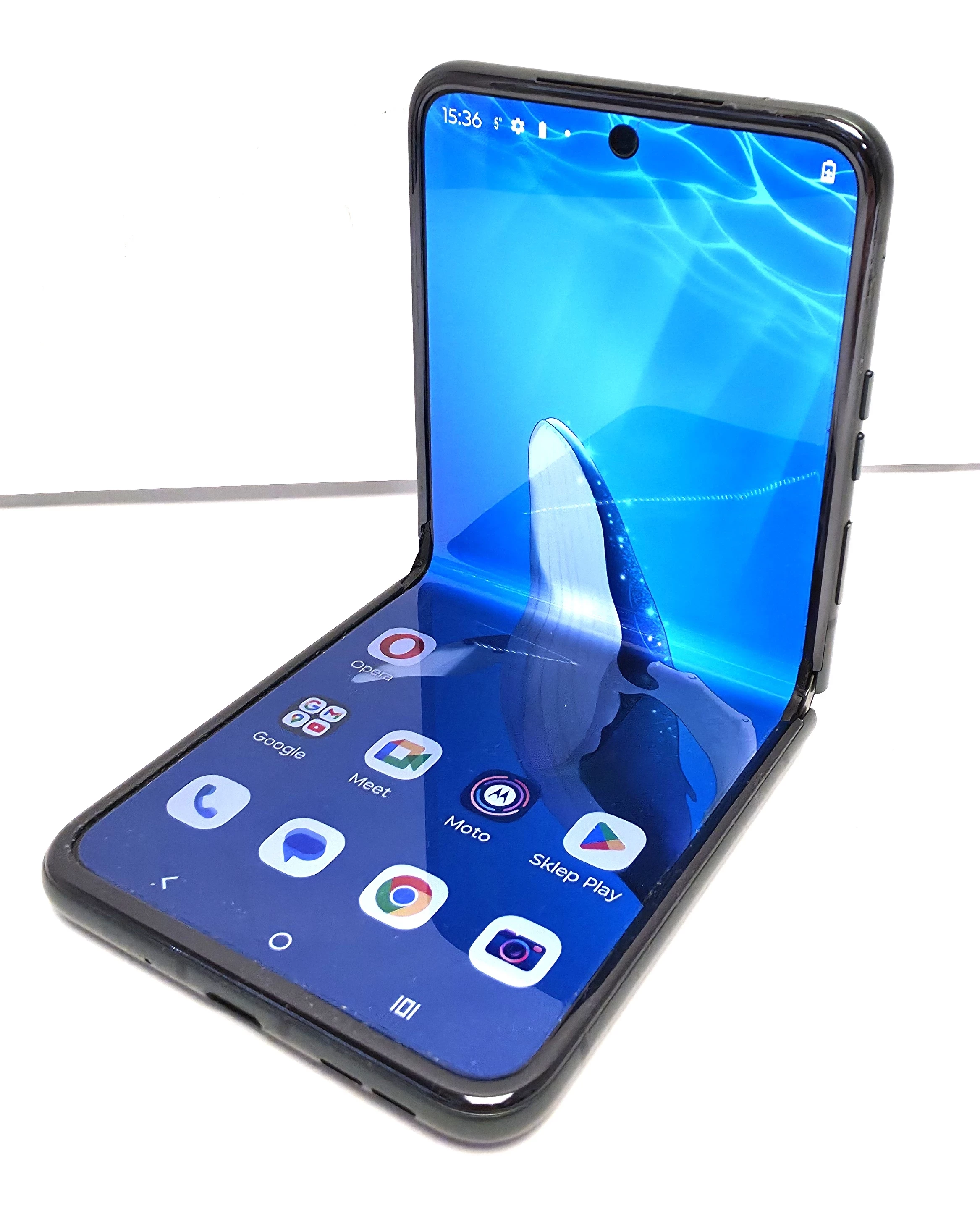 telefon-motorola-razr-40-8256gb-opis-przekatna-ekranu-690