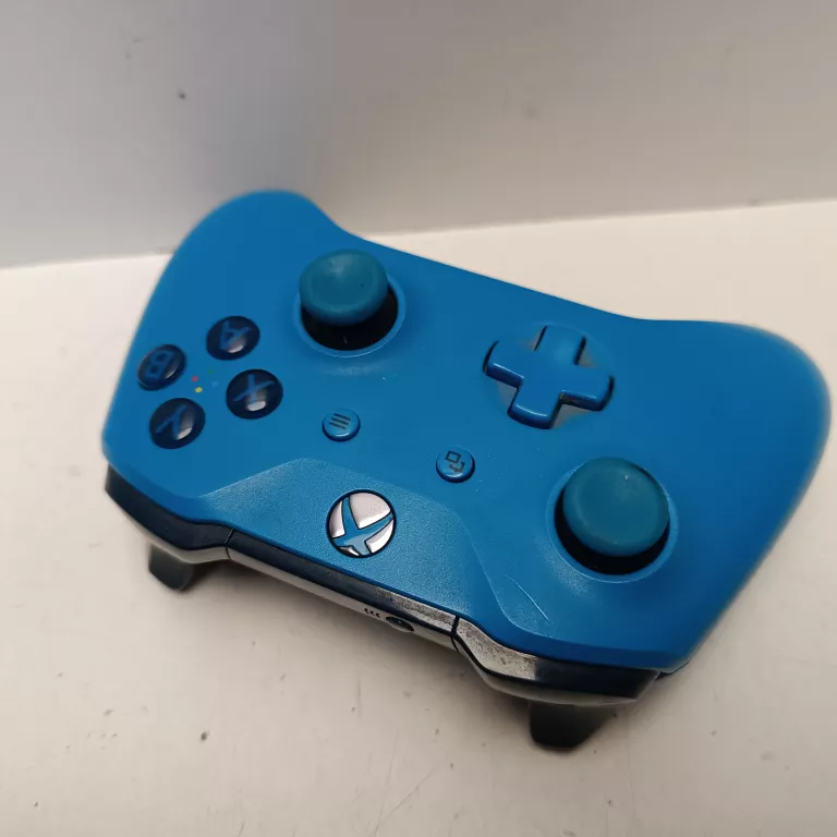 pad-xbox-one-1708-niebieski-osiedle-teatralne-3u15-krakow