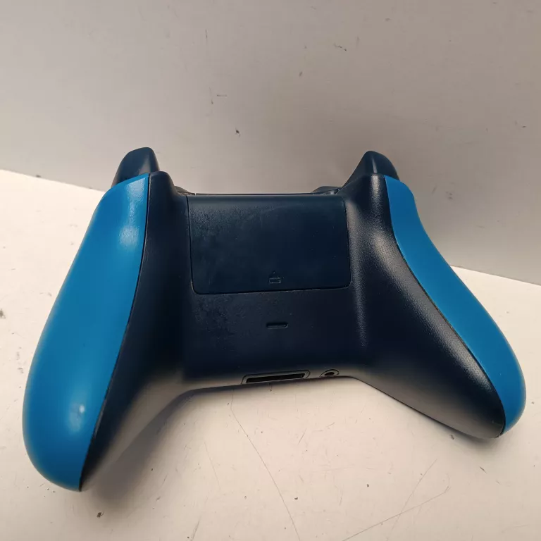 pad-xbox-one-1708-niebieski-kod-producenta-889842464849