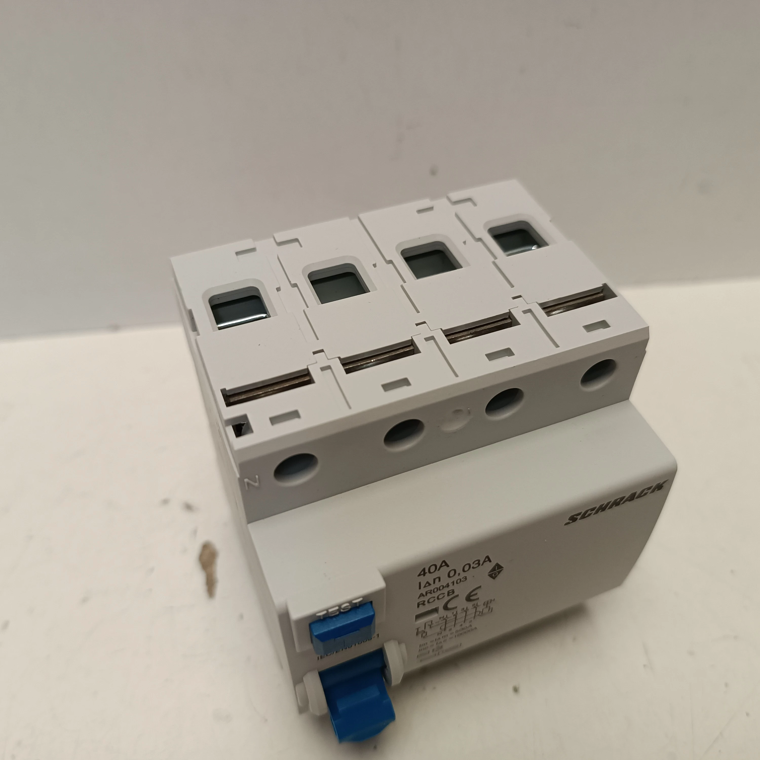 schrack-amparo-wylacznik-roznicowopradowy-10ka-40a-4p-30ma-ac-kod-producenta-ar004103