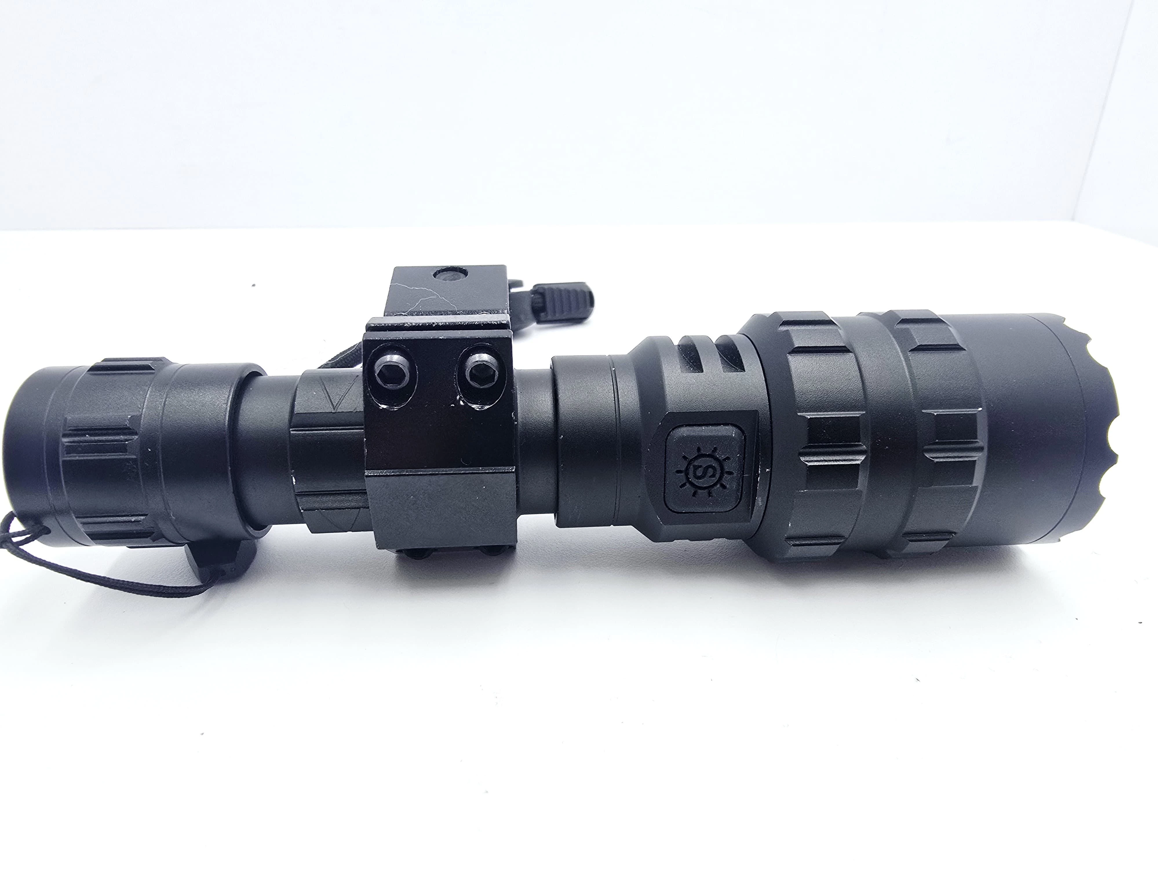 latarka-z-mocowaniem-zasilanie-209202-1769478