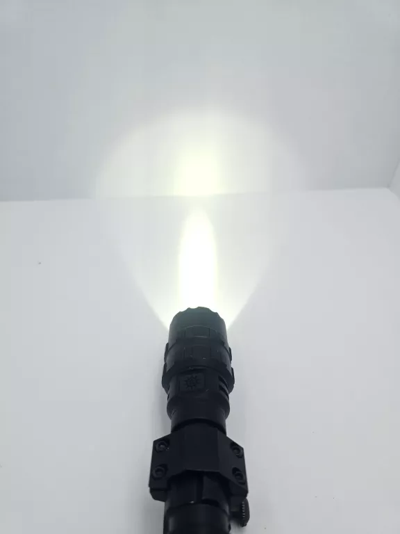 latarka-z-mocowaniem-kod-producenta-18368