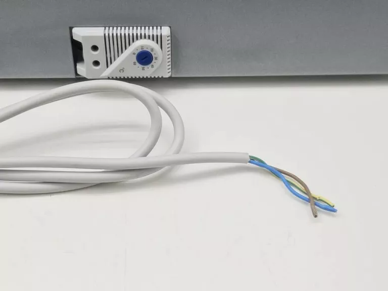 panel-wentylacyjny-4-wentylatorowy-z-termostatem-p9064t-tecnosteel-stan-11323-2