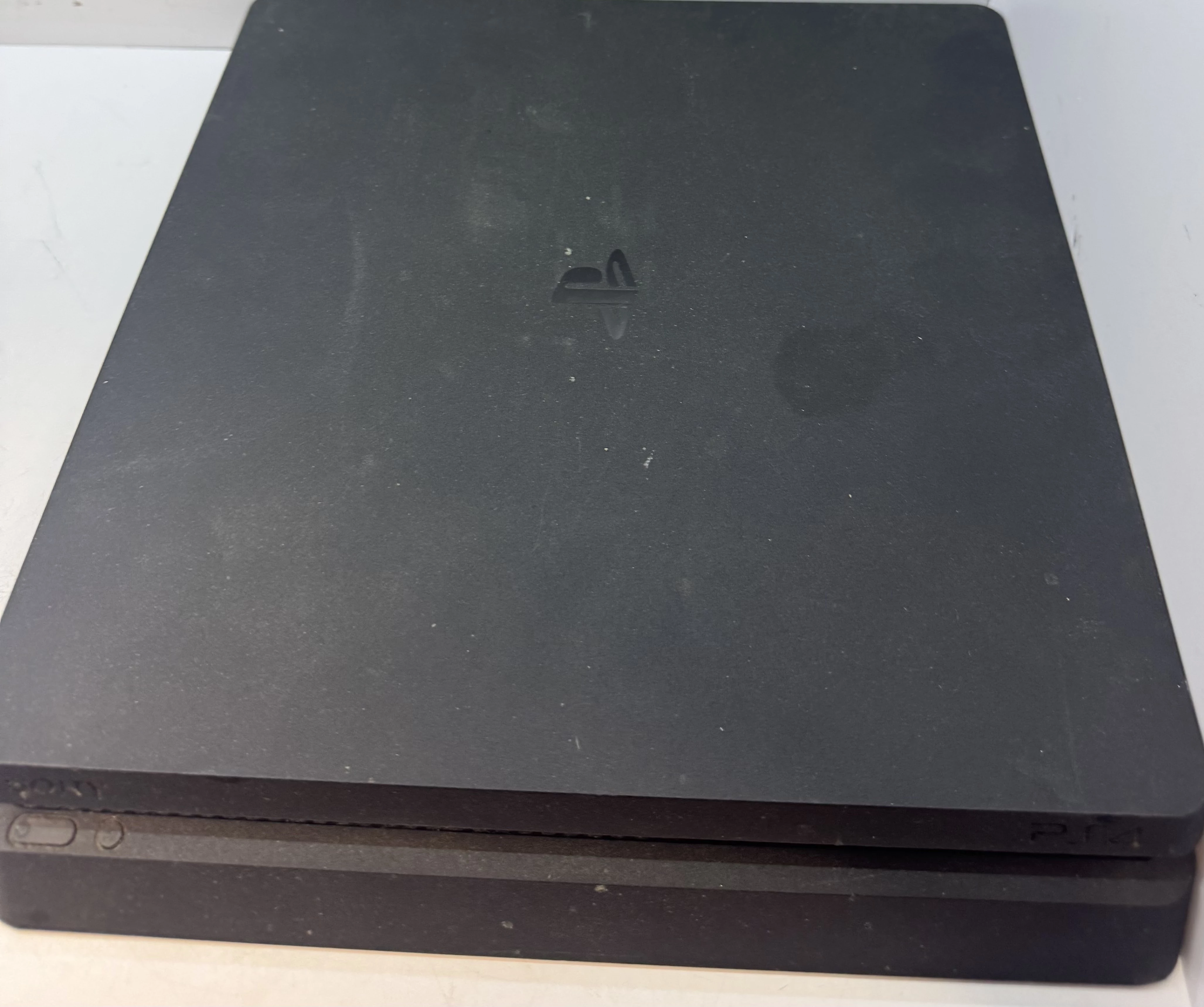 konsola-playstation-4-slim-1tb-2xpad-kable-kod-producenta-cuh-2116b