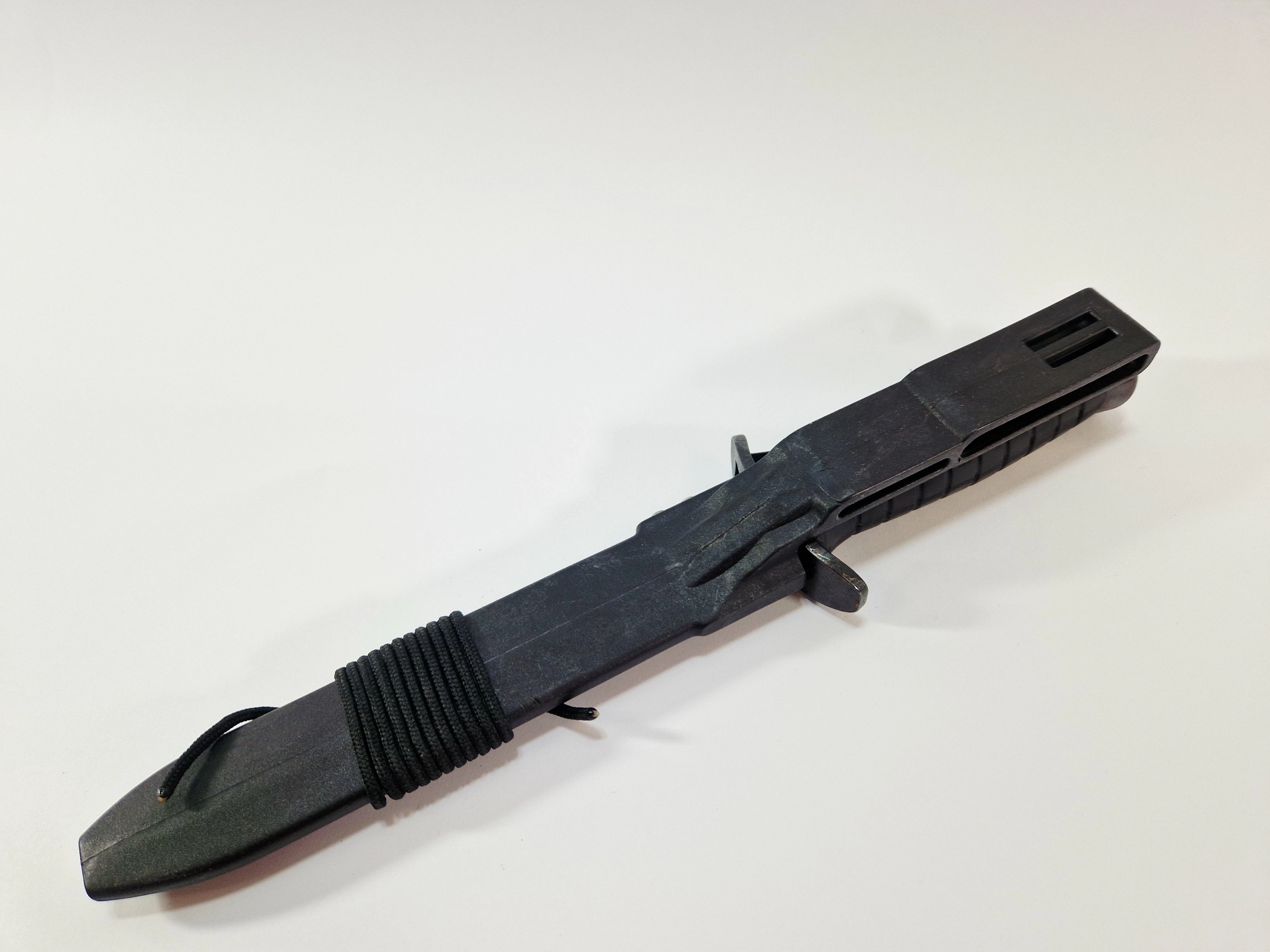 noz-wojskowy-taktyczny-gerlach-z-pokrowcem-waga-263000