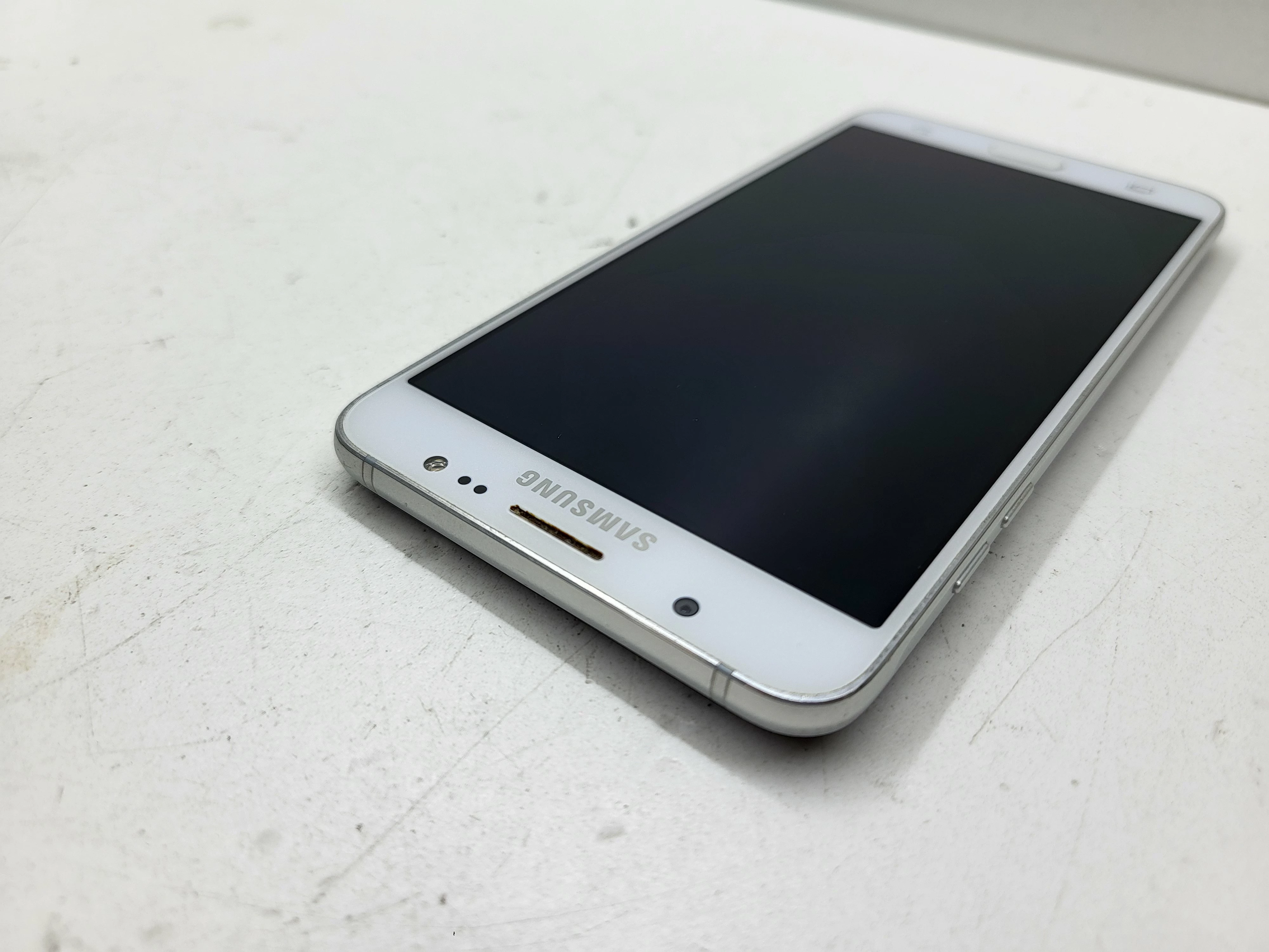 telefon-samsung-galaxy-j7-2016-stan-11323-2